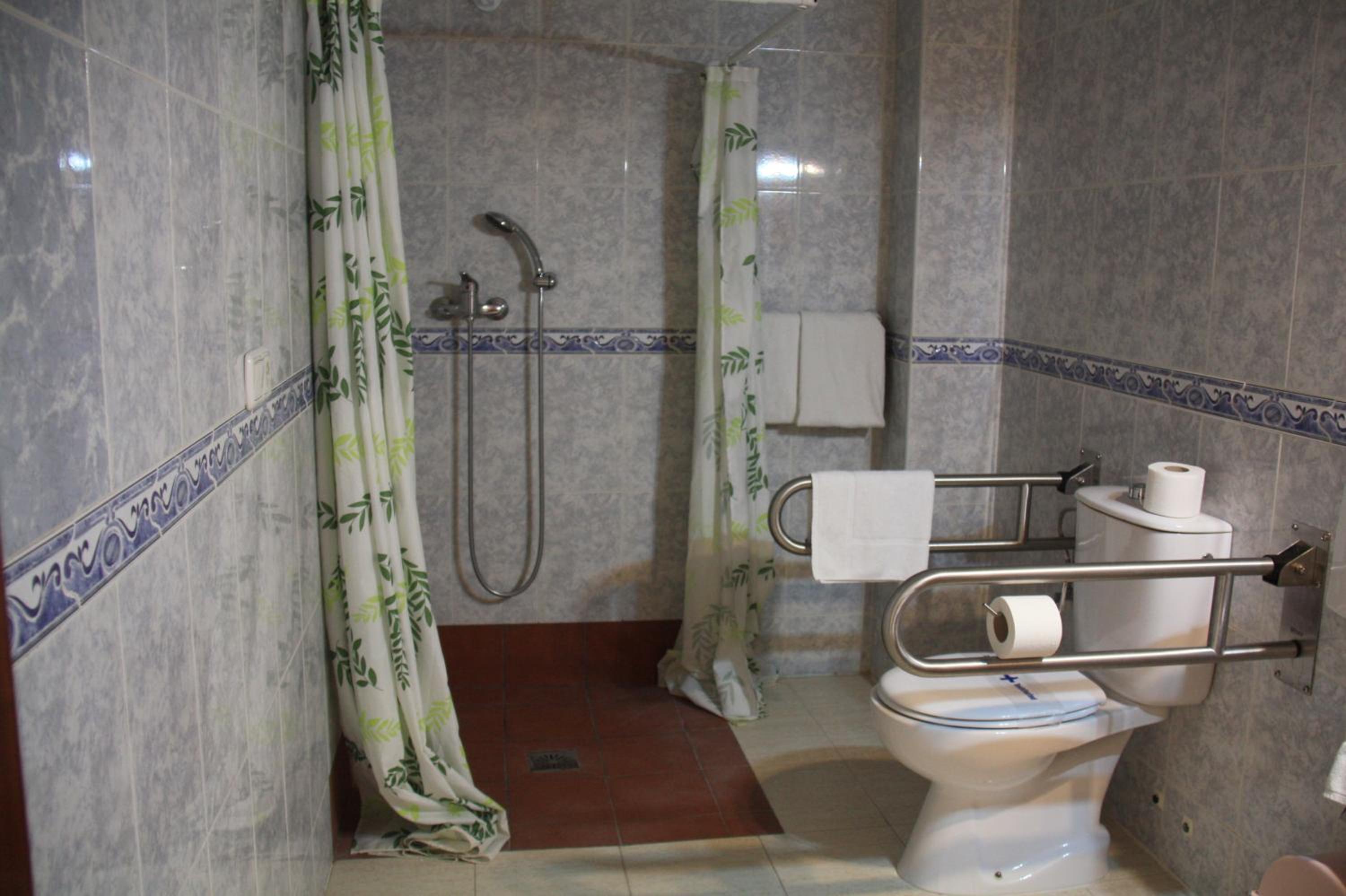 Queen Room - Disability Access photo 2