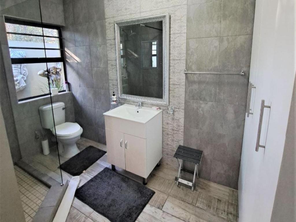 Queen Room - Photo 4