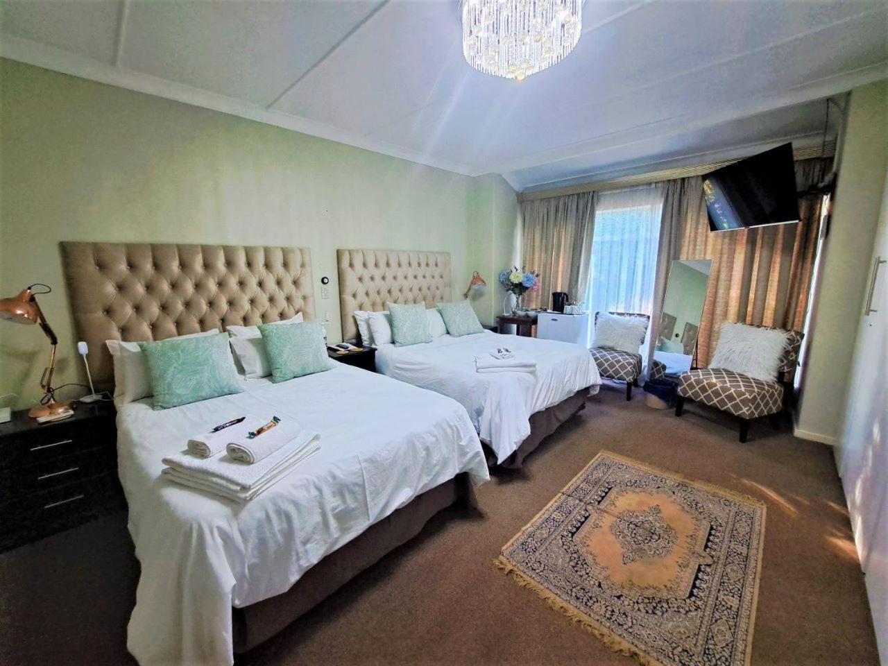 Double Room with Private Bathroom - Photo 1