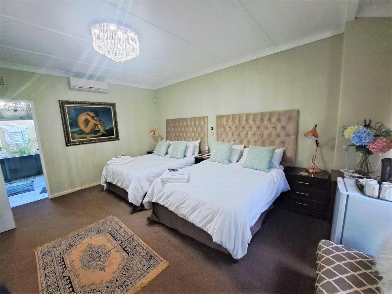 Double Room with Private Bathroom - Photo 4
