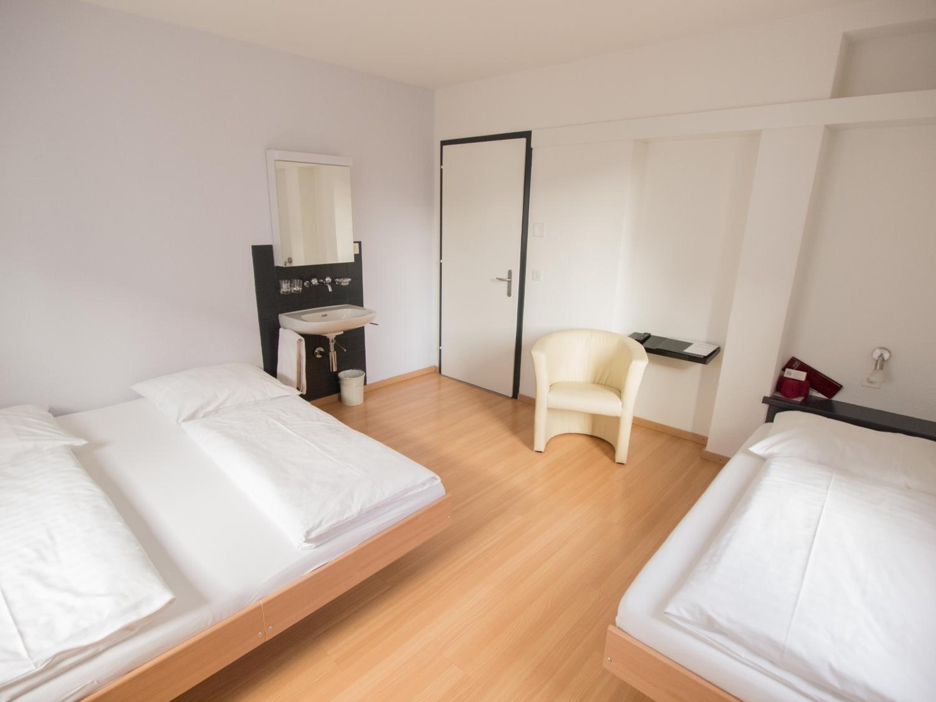Triple Room with External Private Bathroom - Photo 10