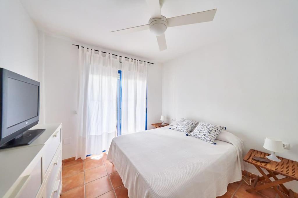 Three-Bedroom House photo 2