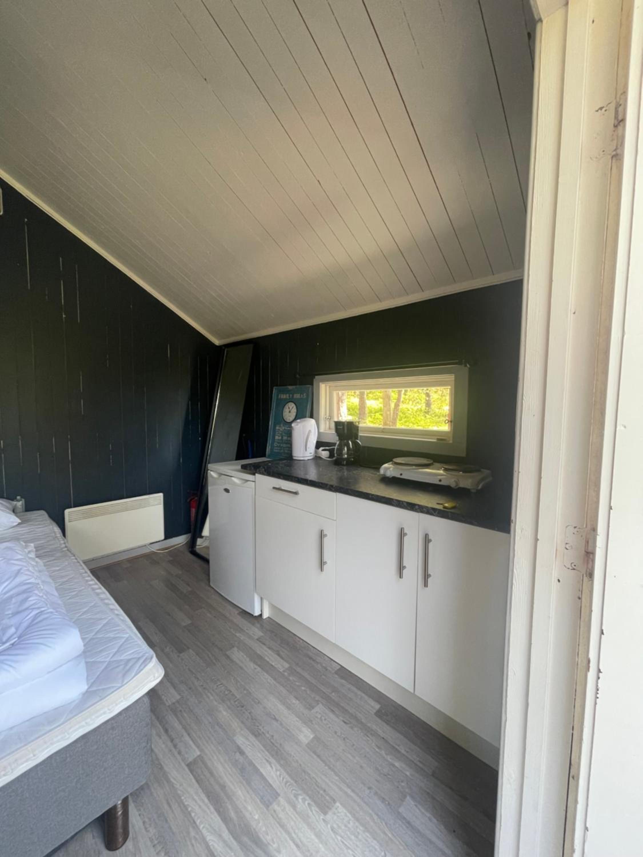 One-Bedroom Cottage - Photo 2