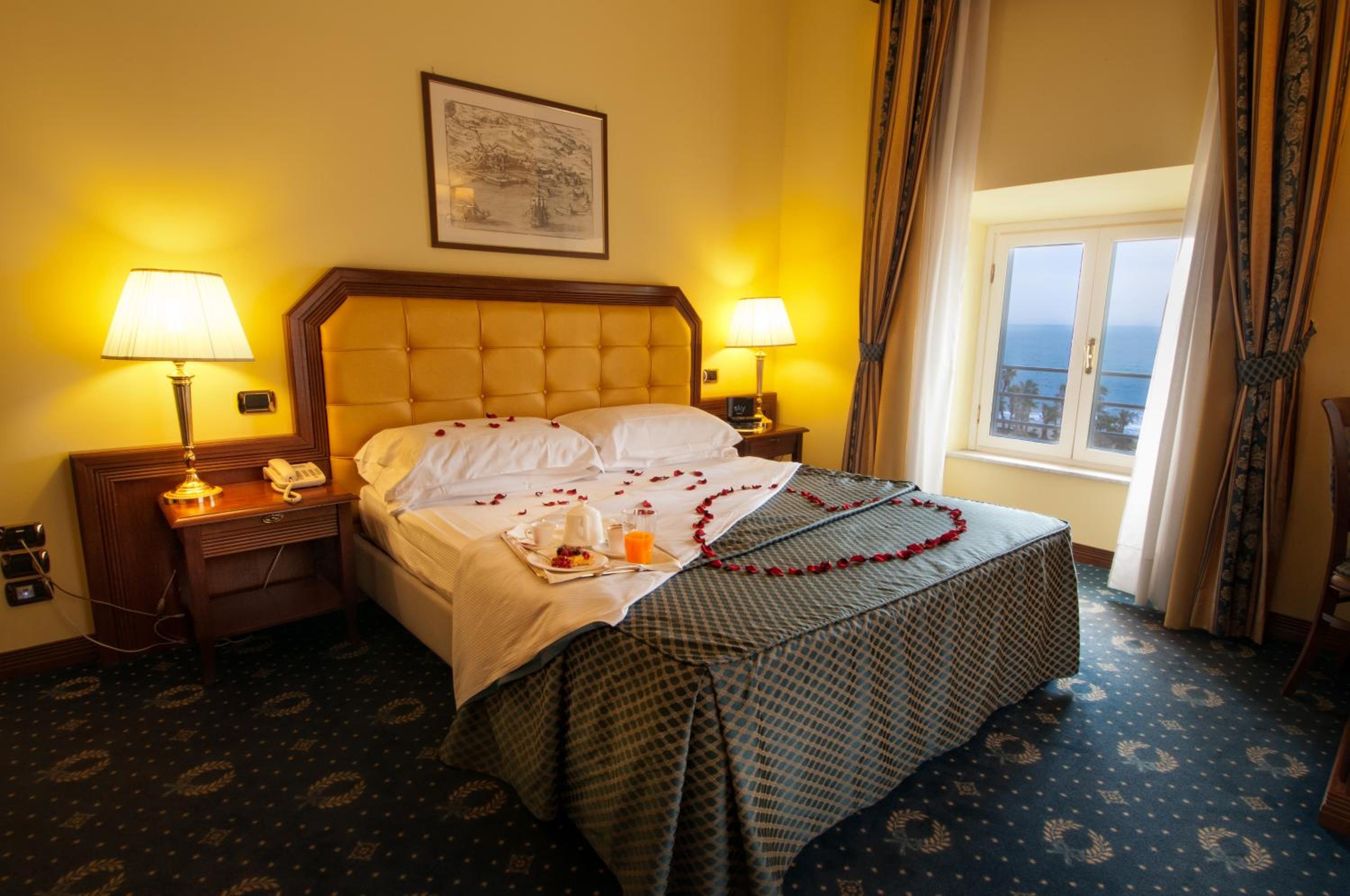 Double or Twin Room with Sea View - Photo 1