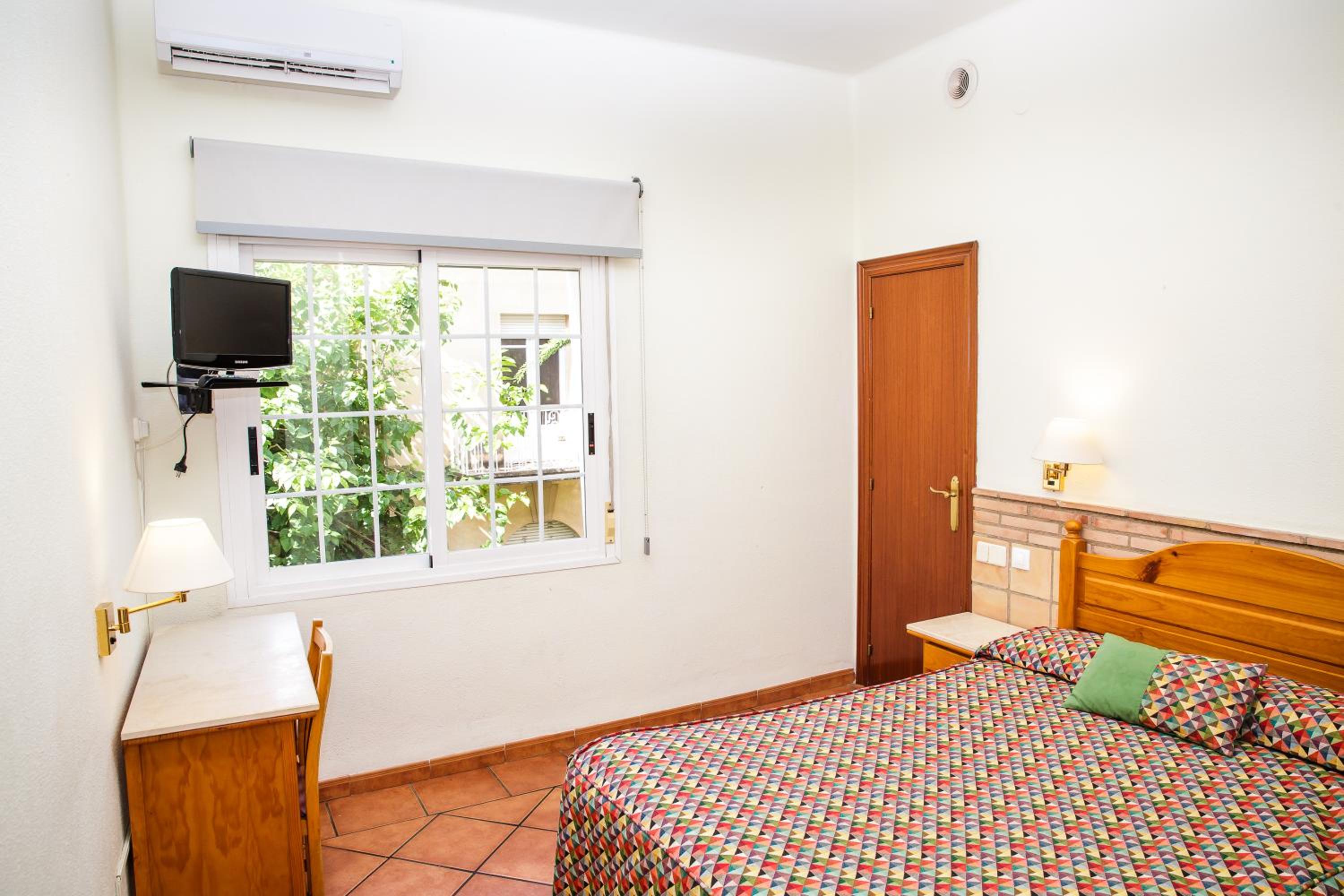 Double or Twin Room - Photo 7
