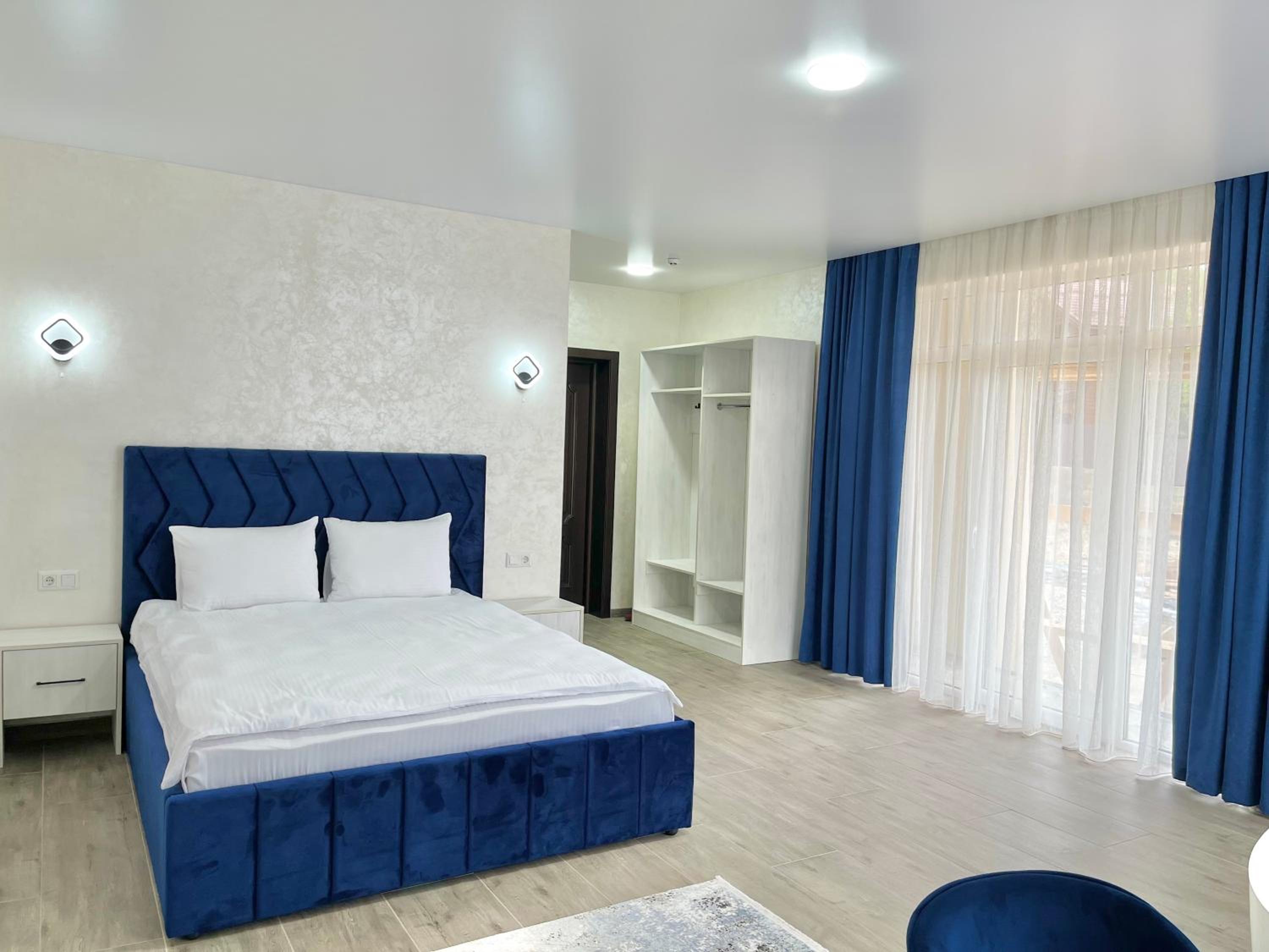 Suite With Bath And Mountain View photo 1