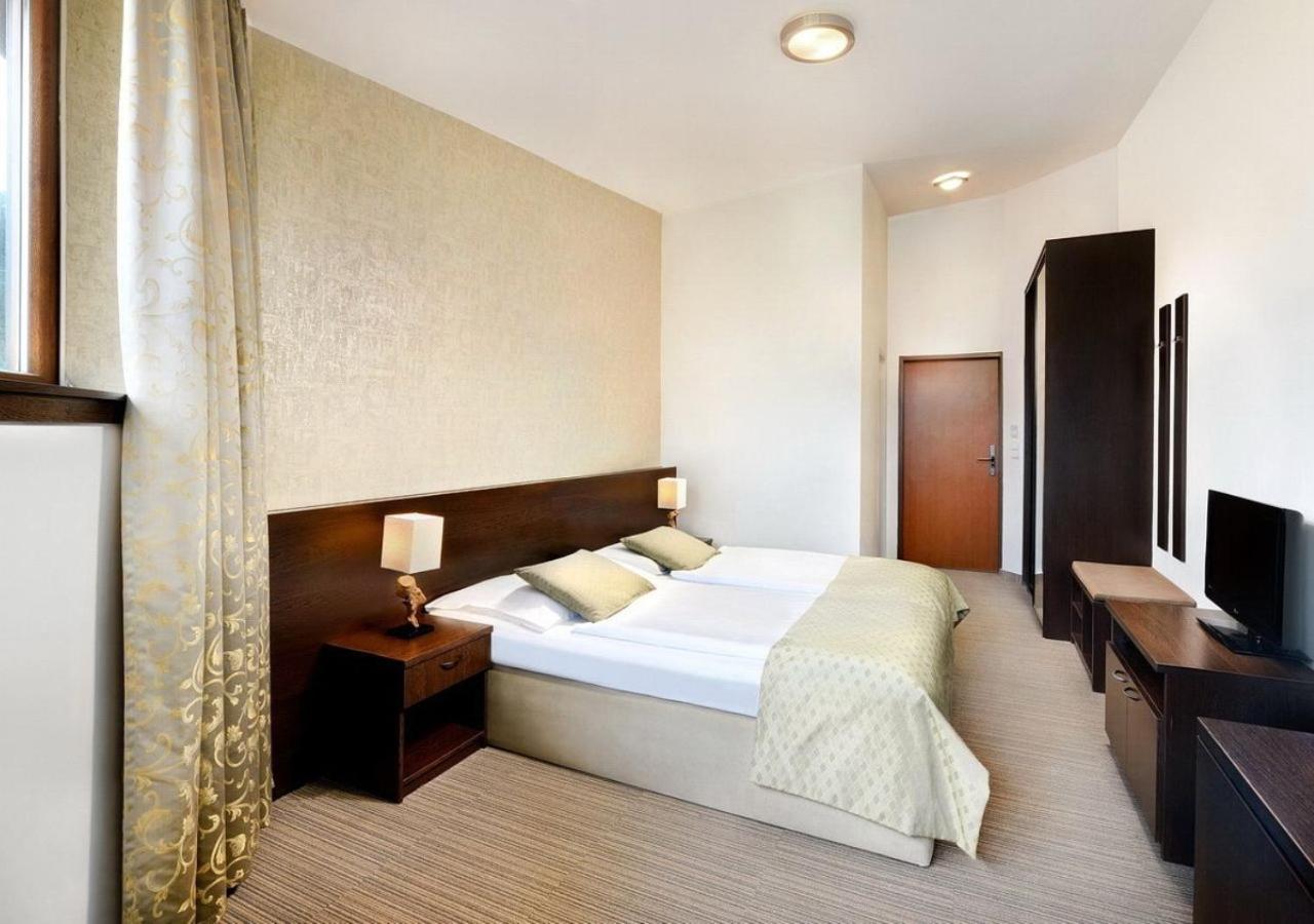 Standard Twin Room - Photo 2