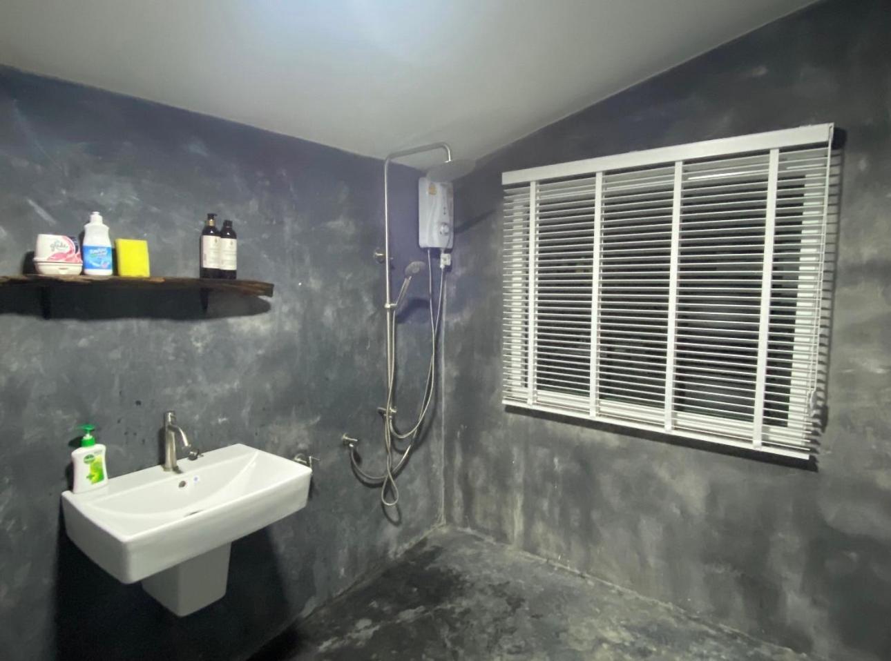 One-Bedroom House - Photo 11