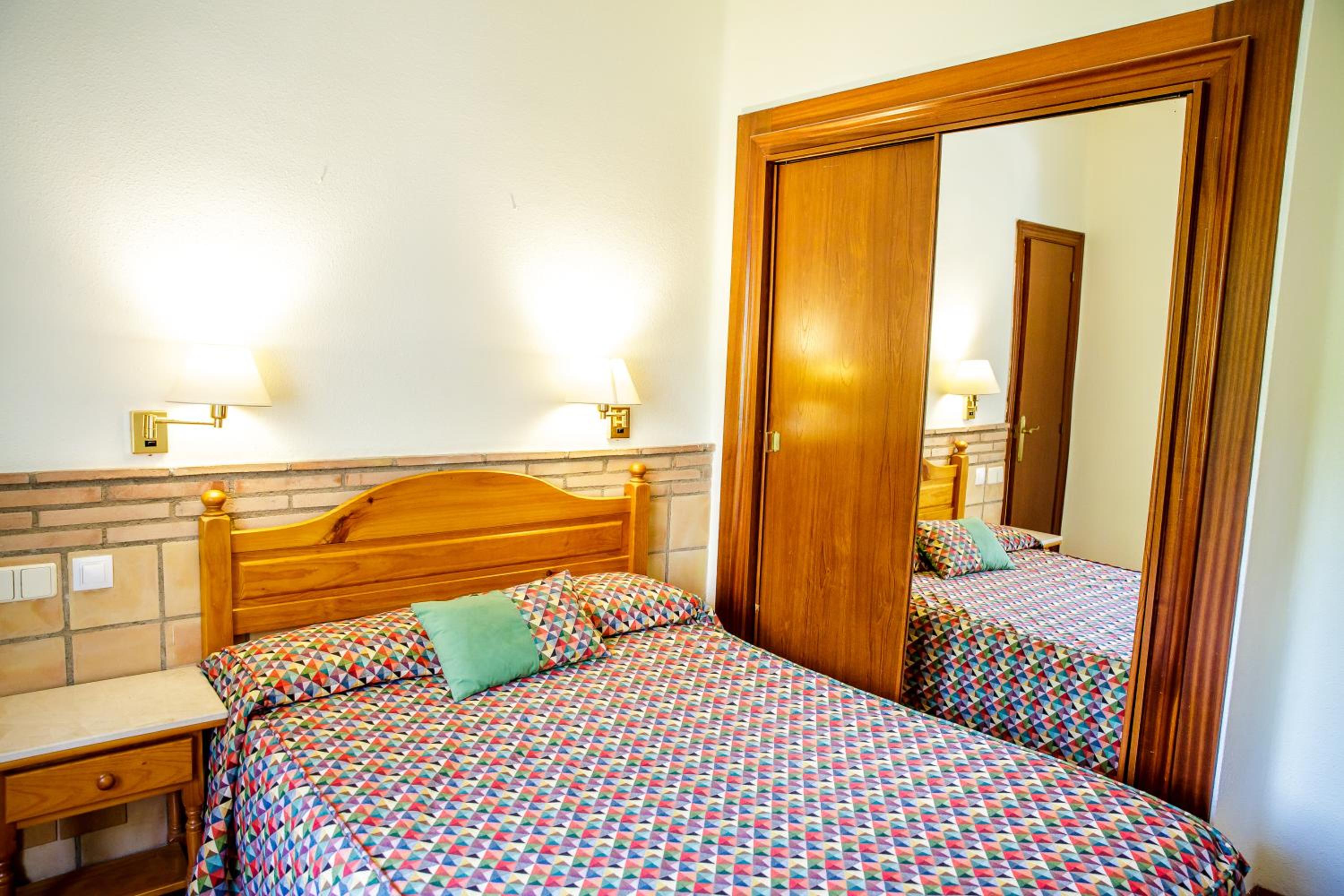 Double or Twin Room - Photo 8