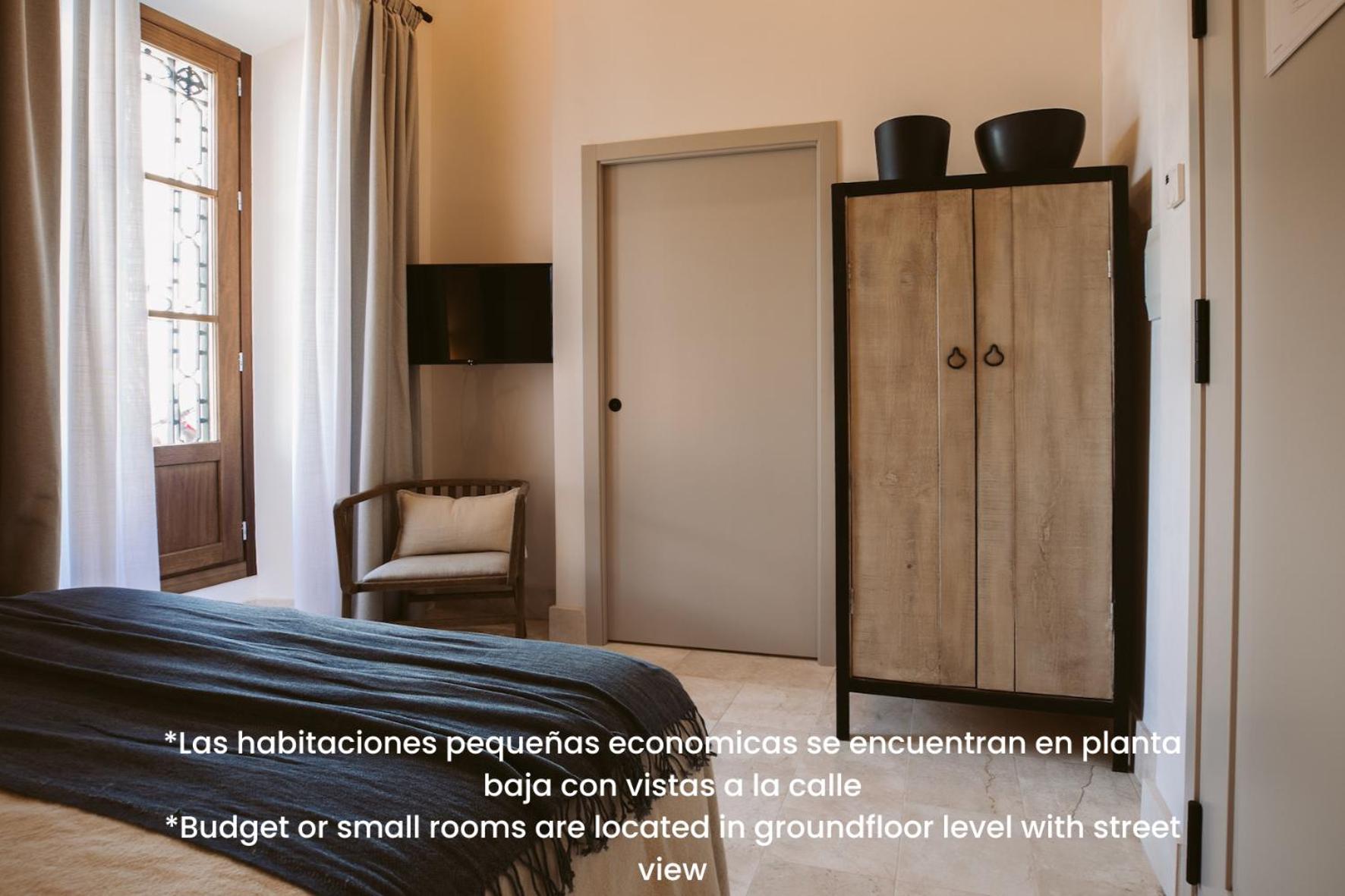 Small Double Room - Lower level photo 2