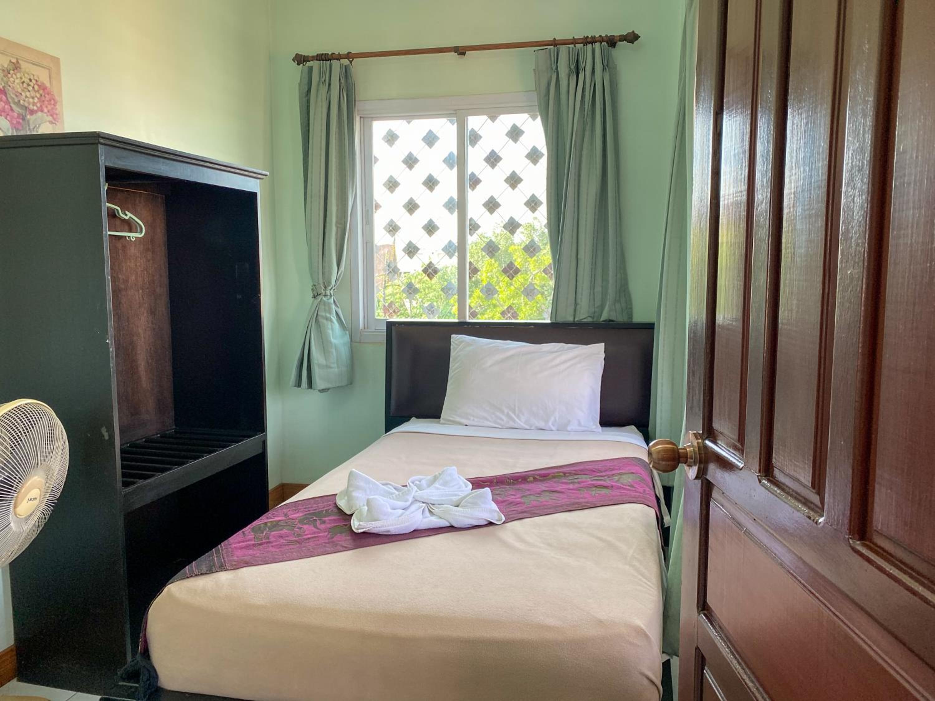 Single Room with Shared Bathroom photo 1