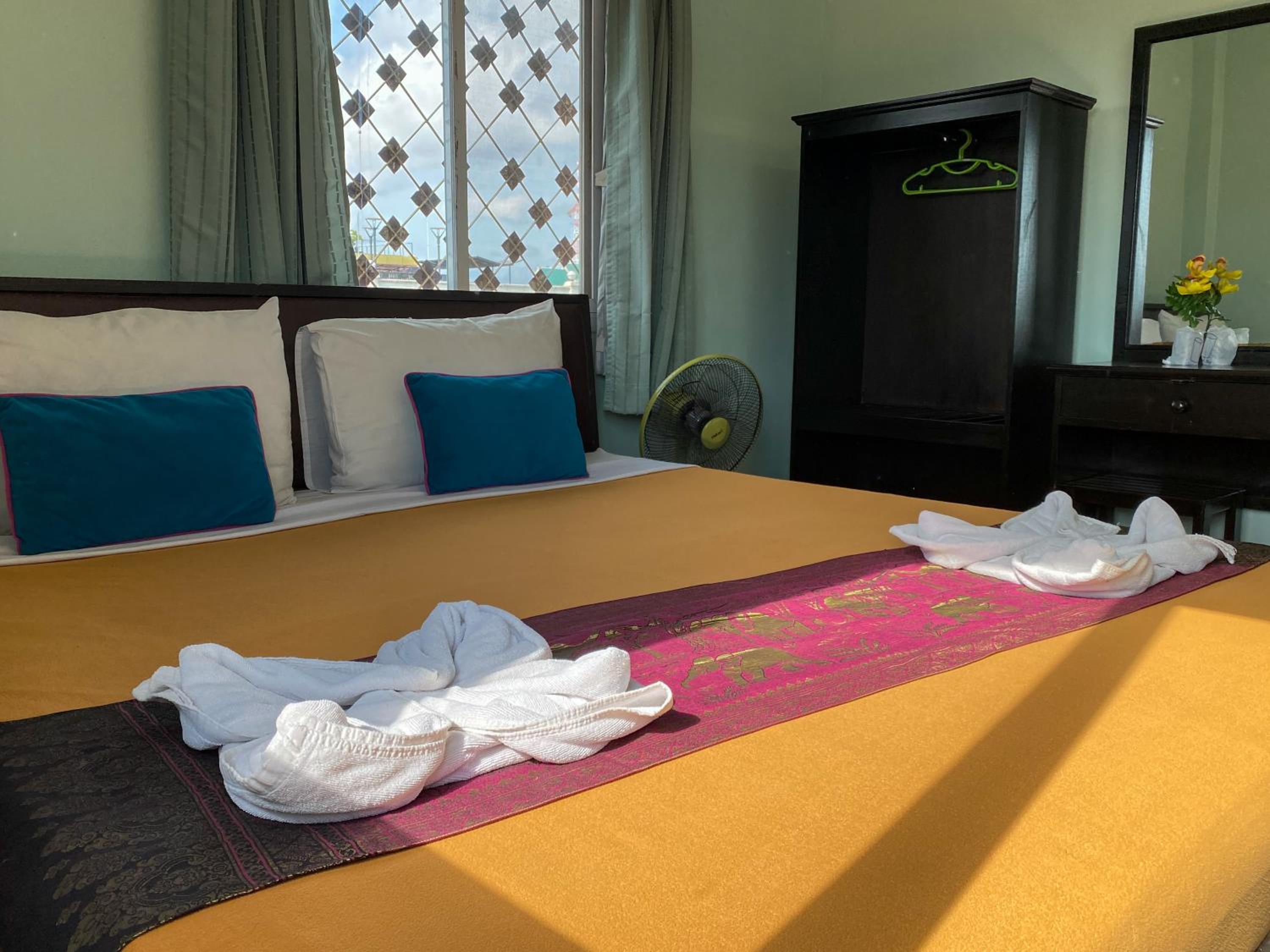 Double Room with Shared Bathroom photo 2