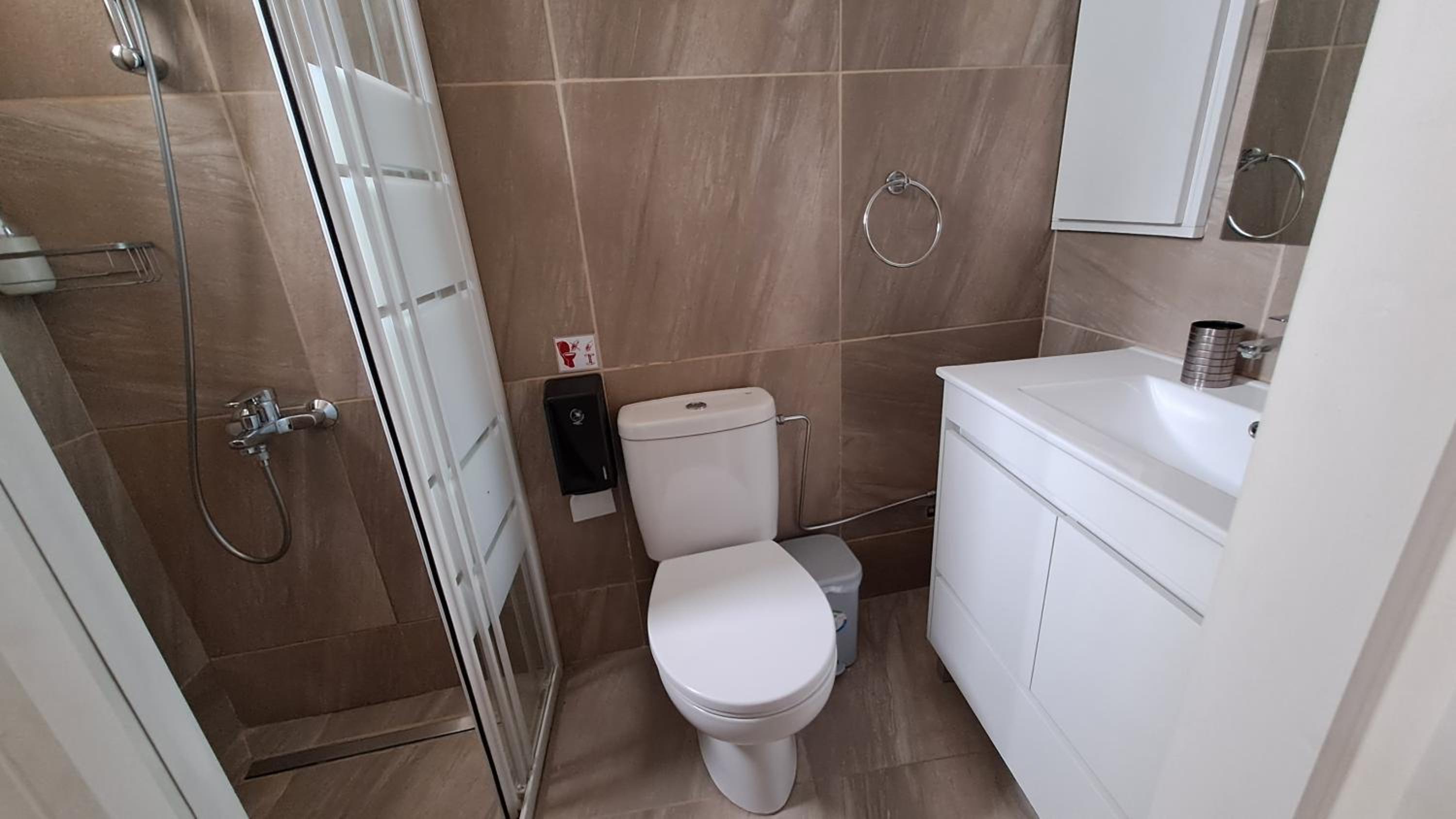 One-Bedroom Apartment - Photo 2