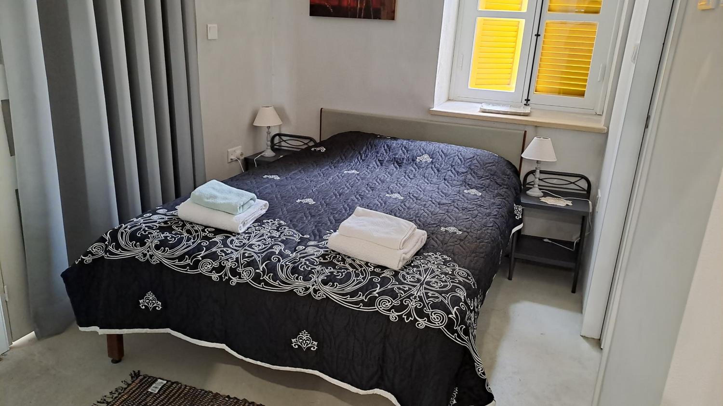 One-Bedroom Apartment - Photo 11