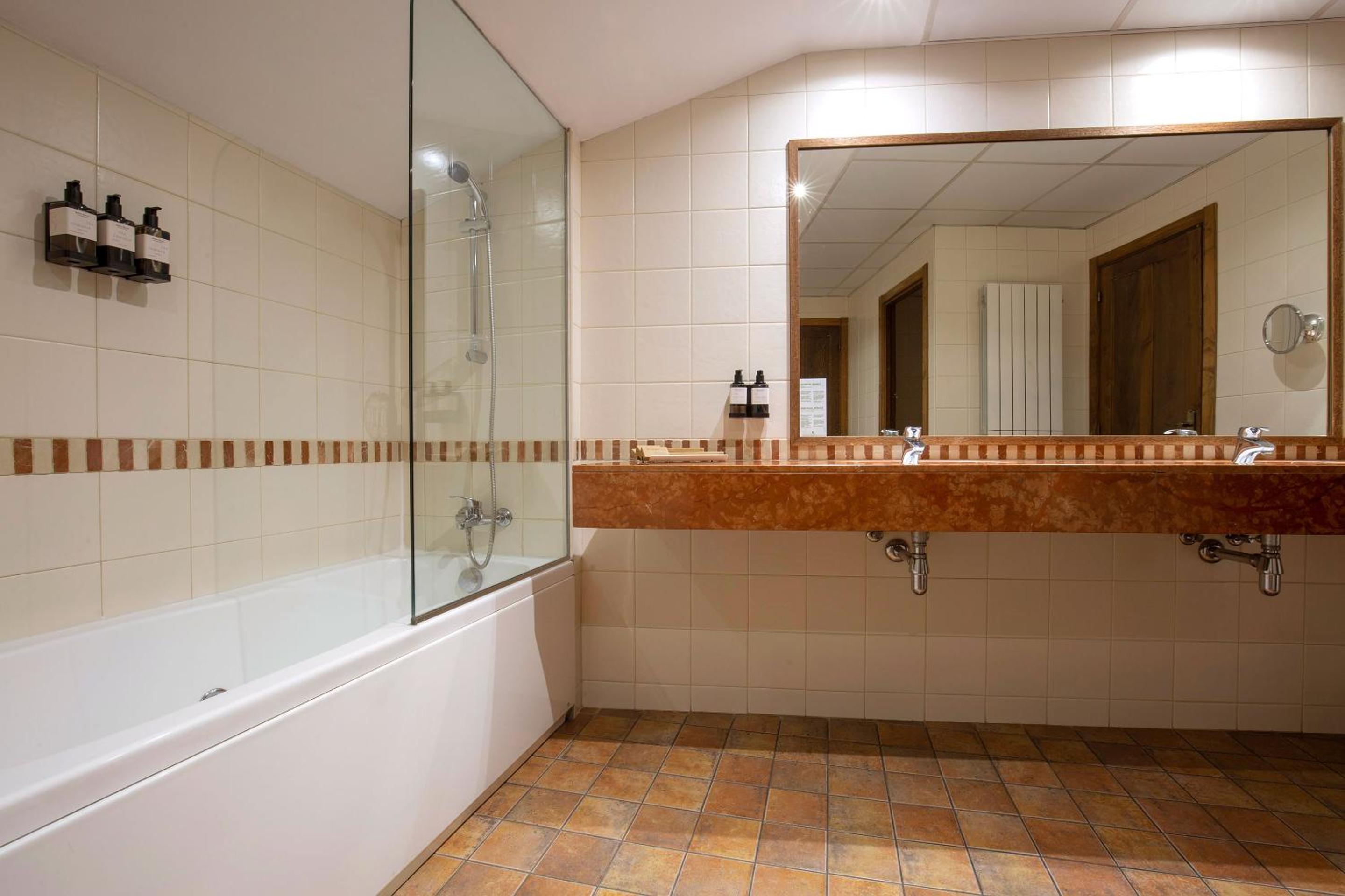 Triple Room (2 Adults + 1 Child) photo 3