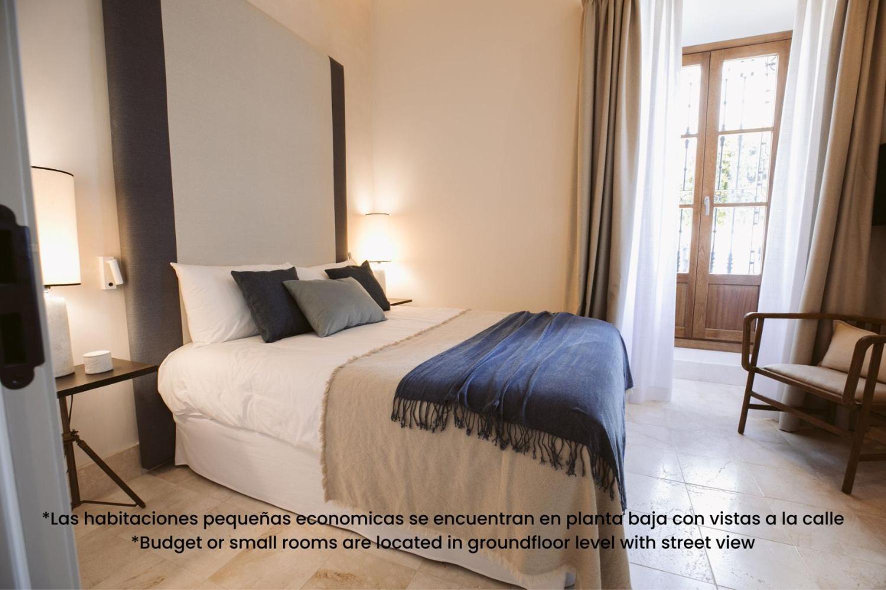 Small Double Room - Lower level photo 3