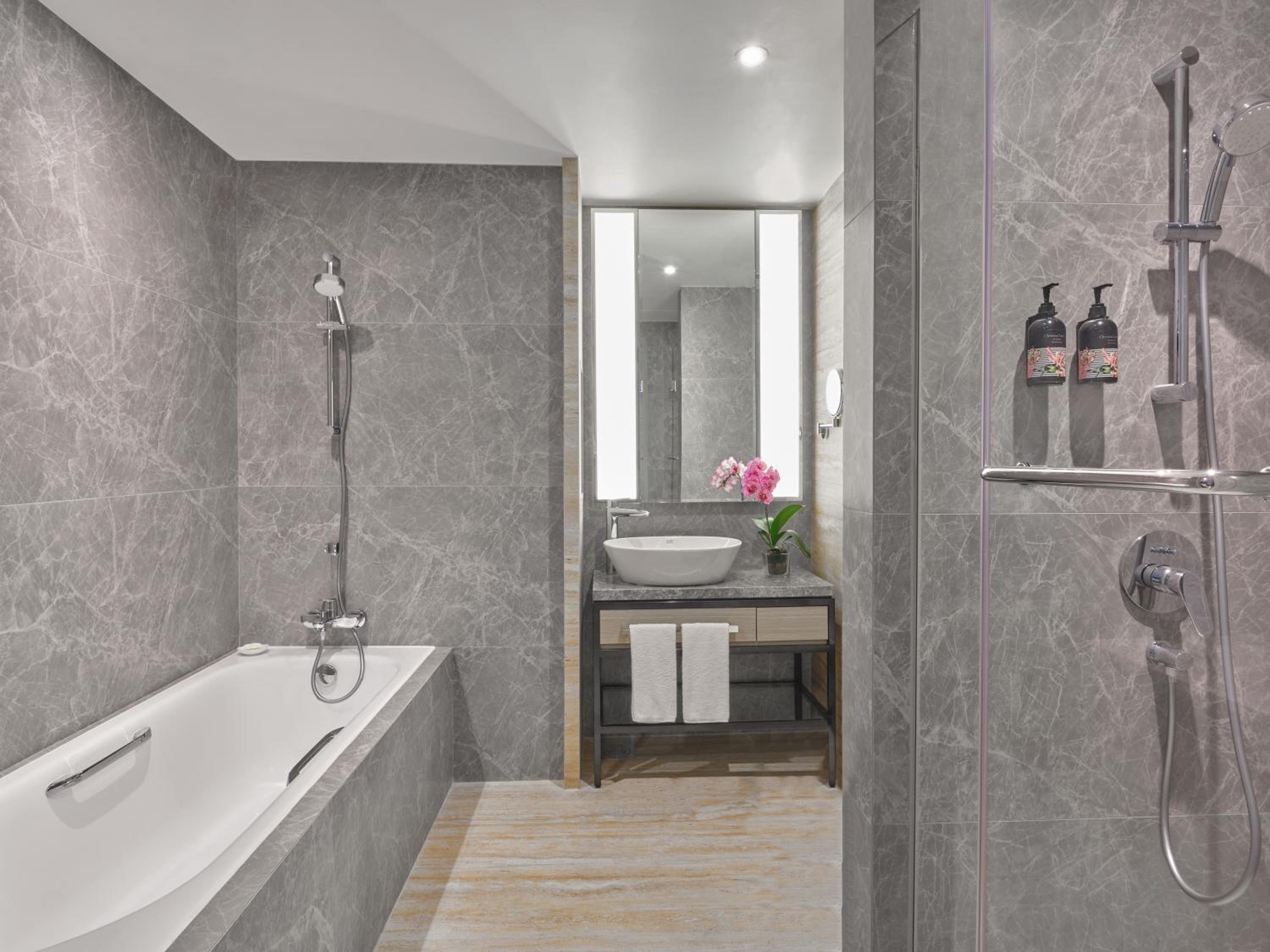 Grand Club Waterfront King (Newly renovated room)