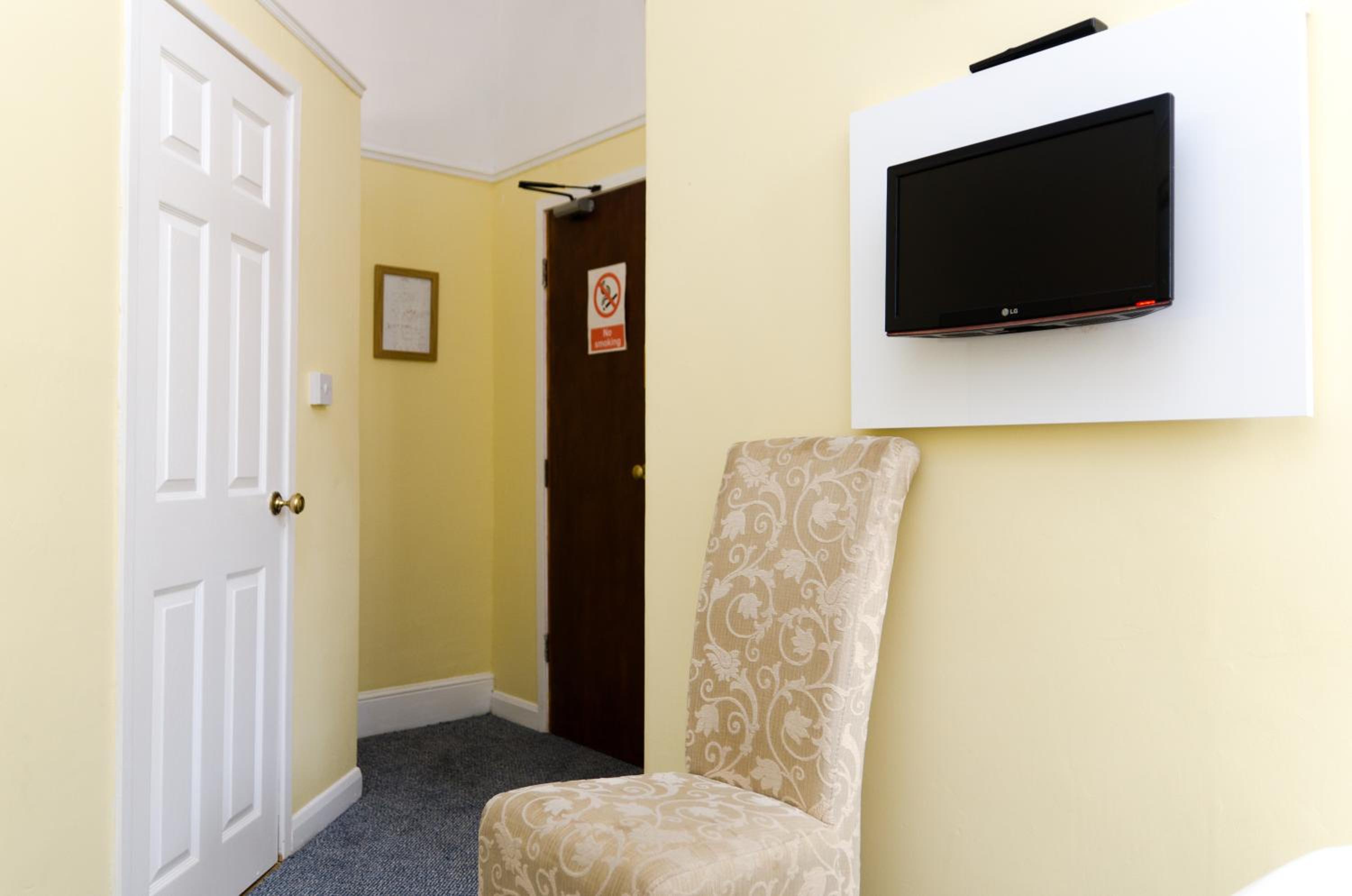 Single Room with Private Bathroom photo 1