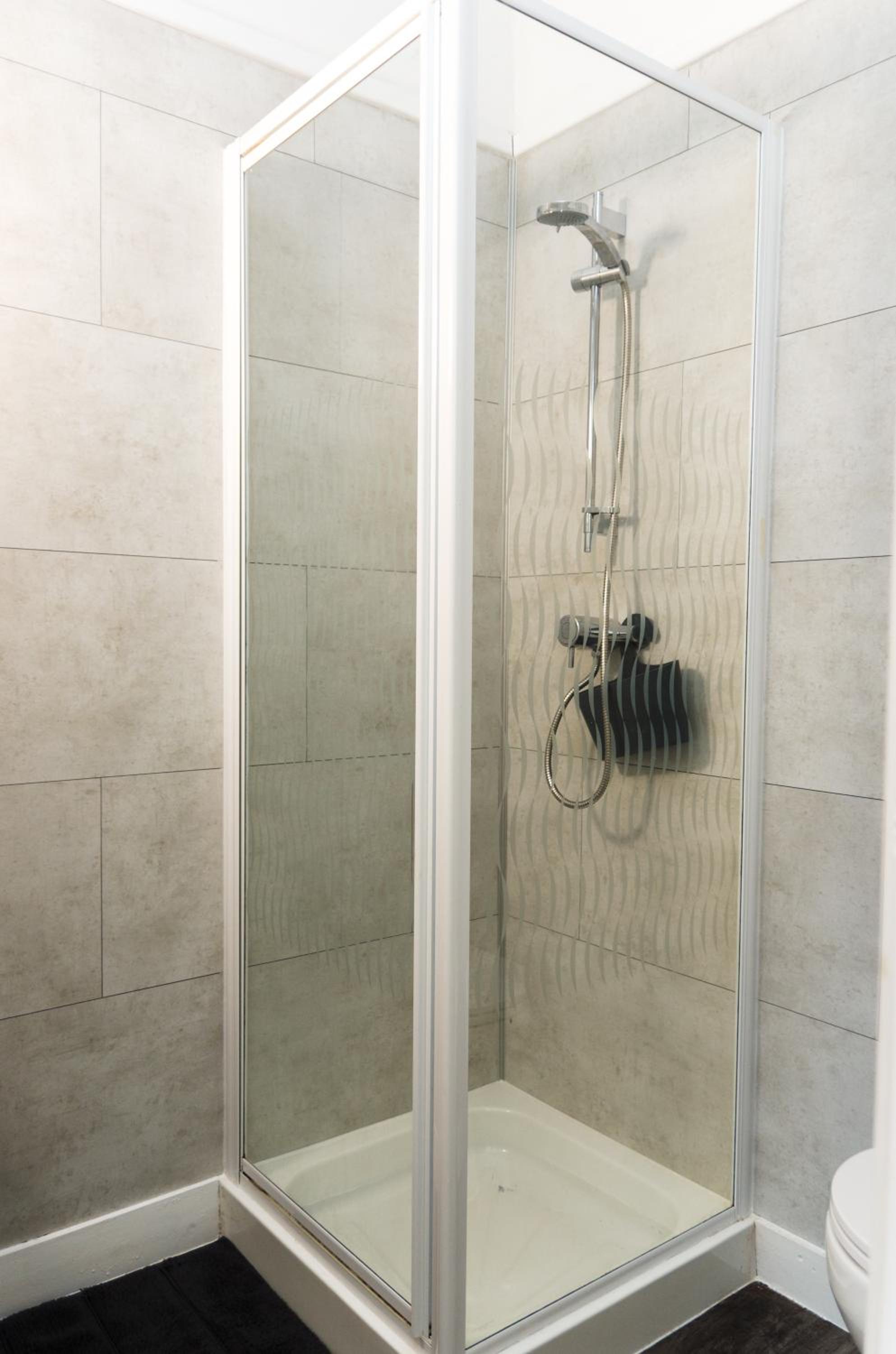Single Room with Private Bathroom photo 2
