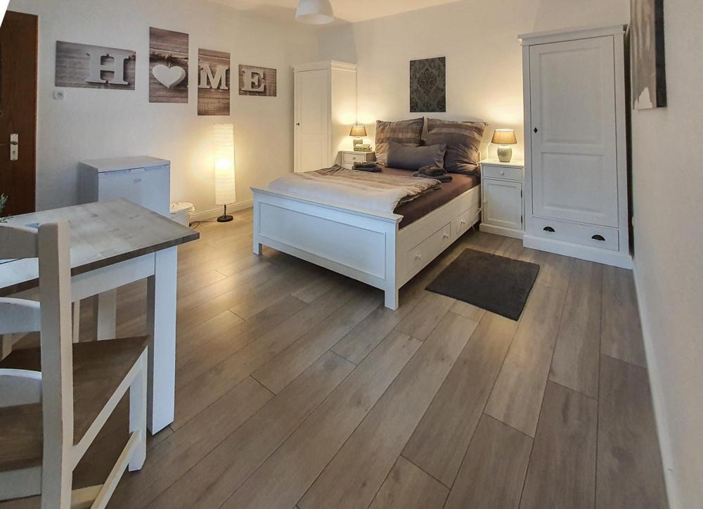 Double Room with Shared Bathroom photo 1