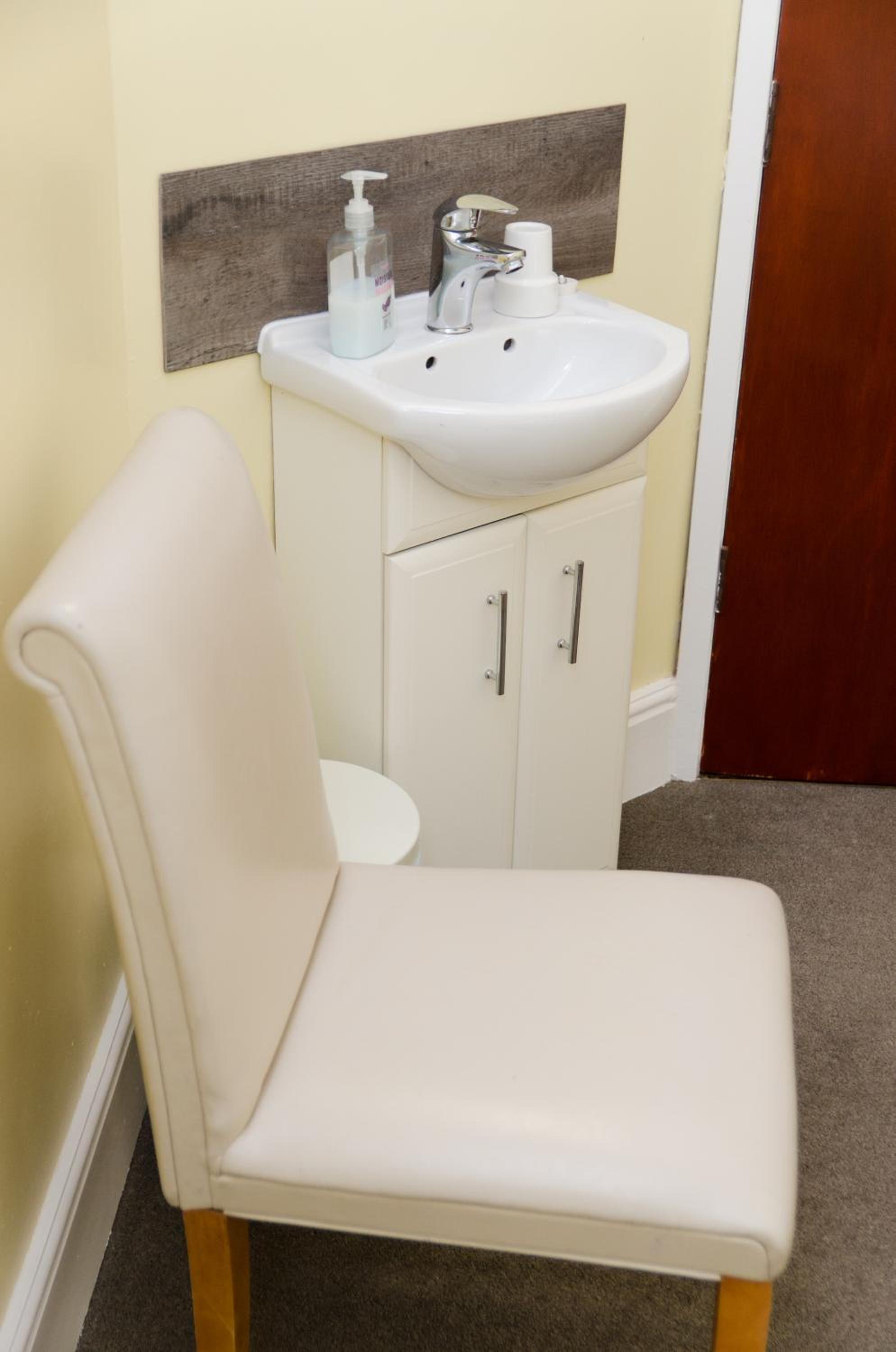 Single Room photo 3