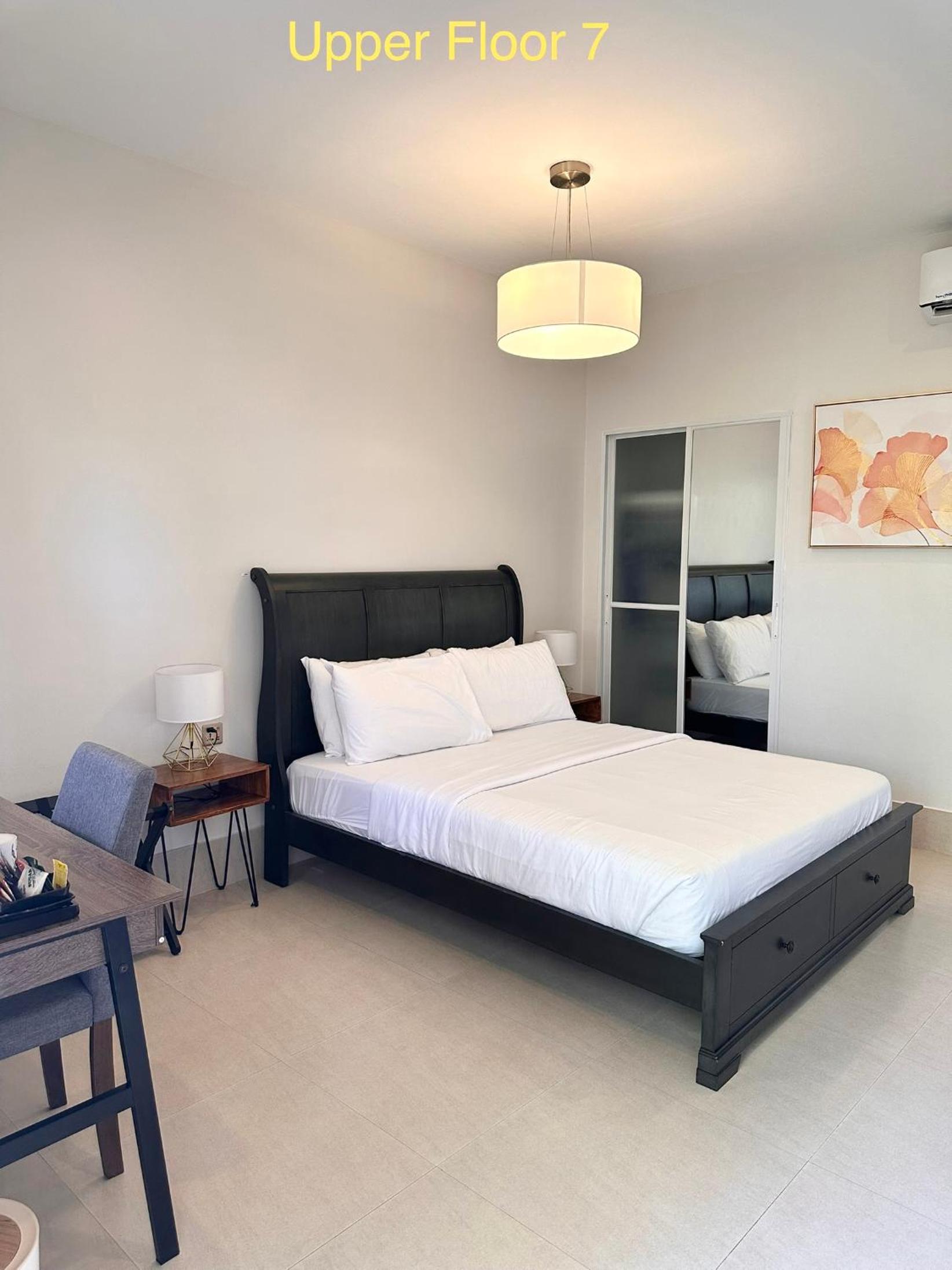 Deluxe Queen Suite