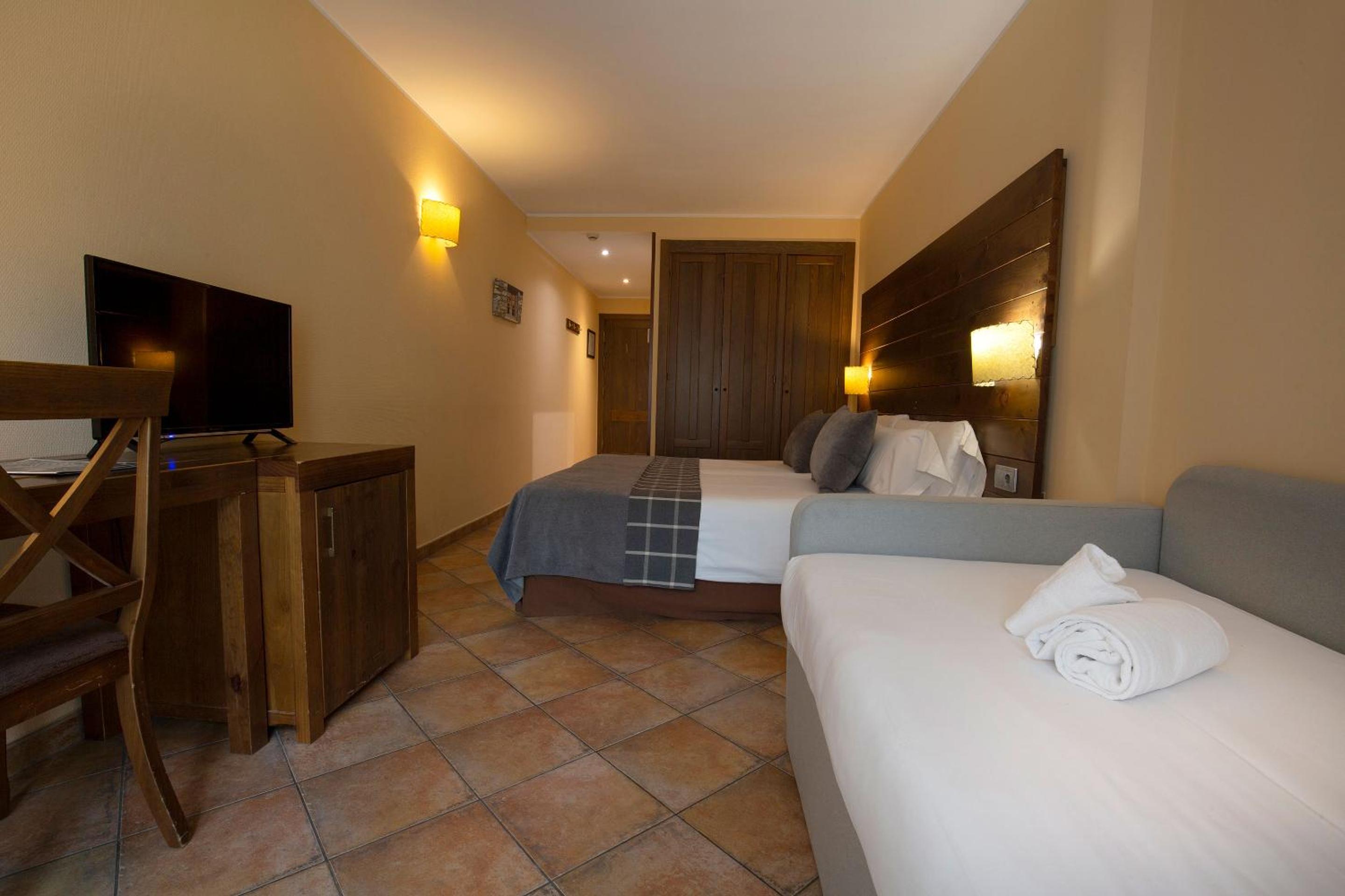 Triple Room (2 Adults + 1 Child) photo 2