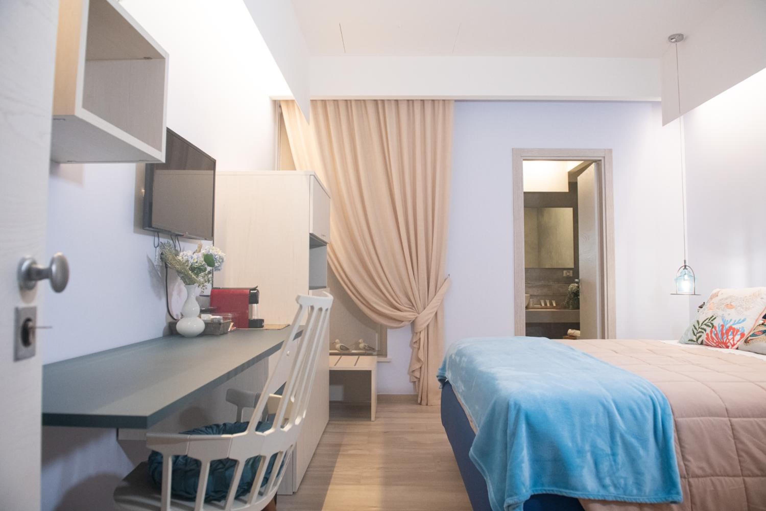Deluxe Double Room with Shower