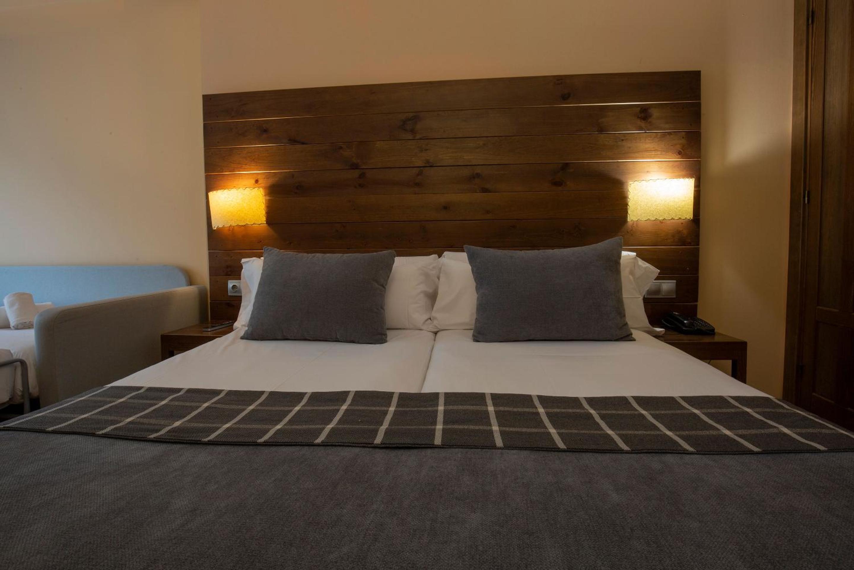 Quadruple Room (4 Adults) photo 2