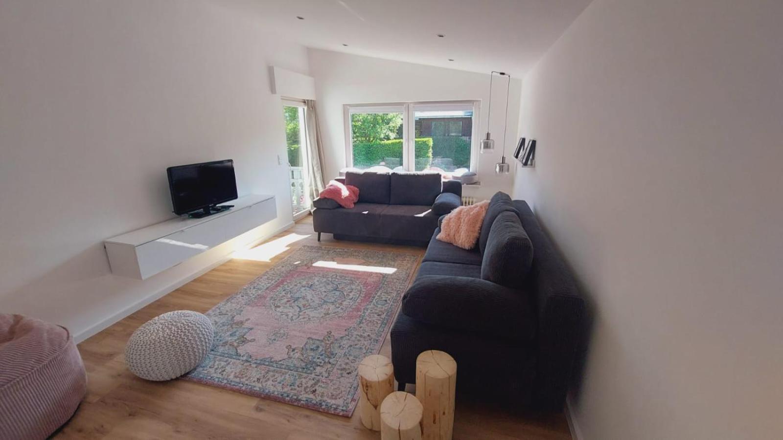 One-Bedroom House photo 1