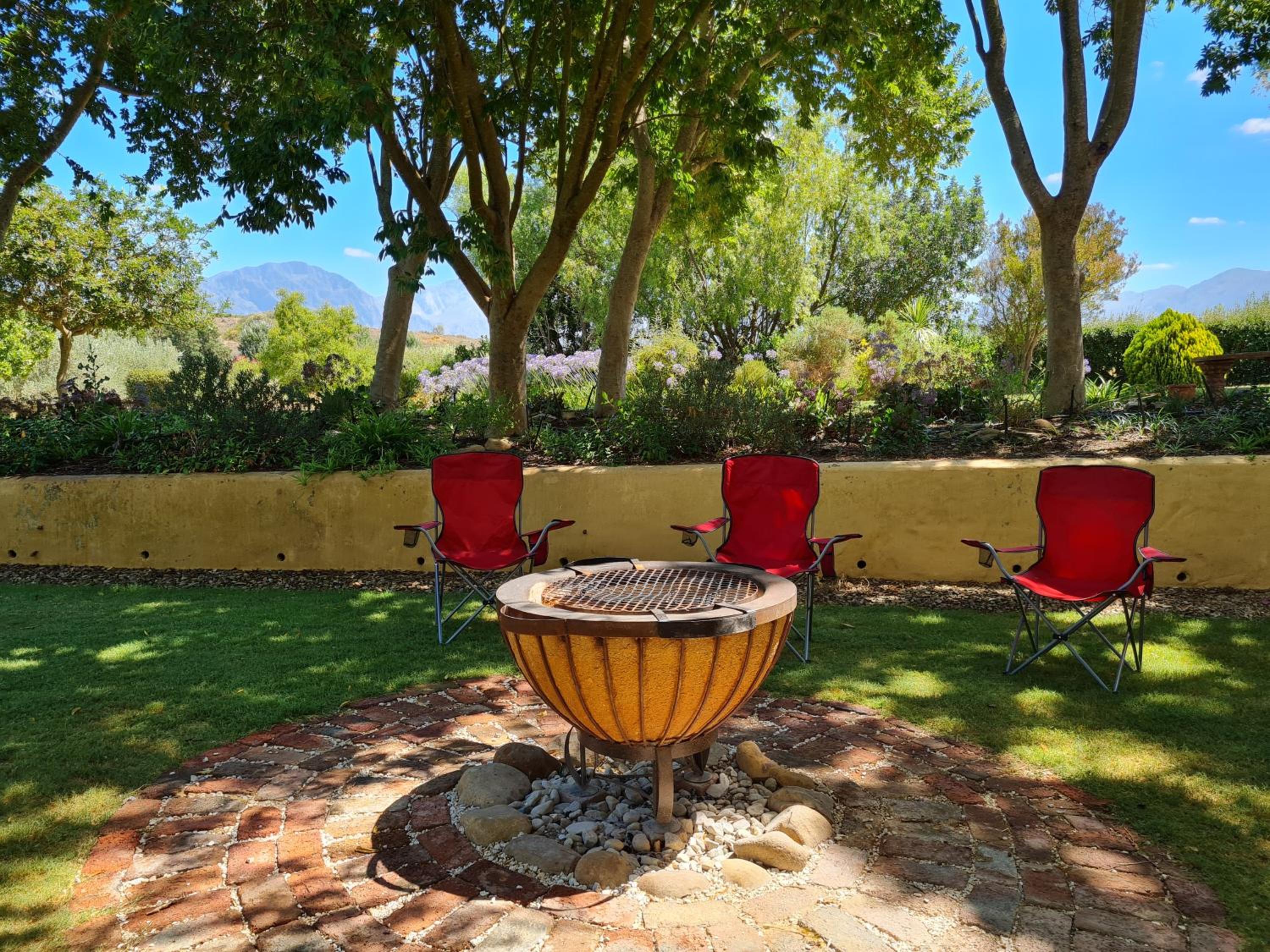 Family Room with Garden View - Photo 15