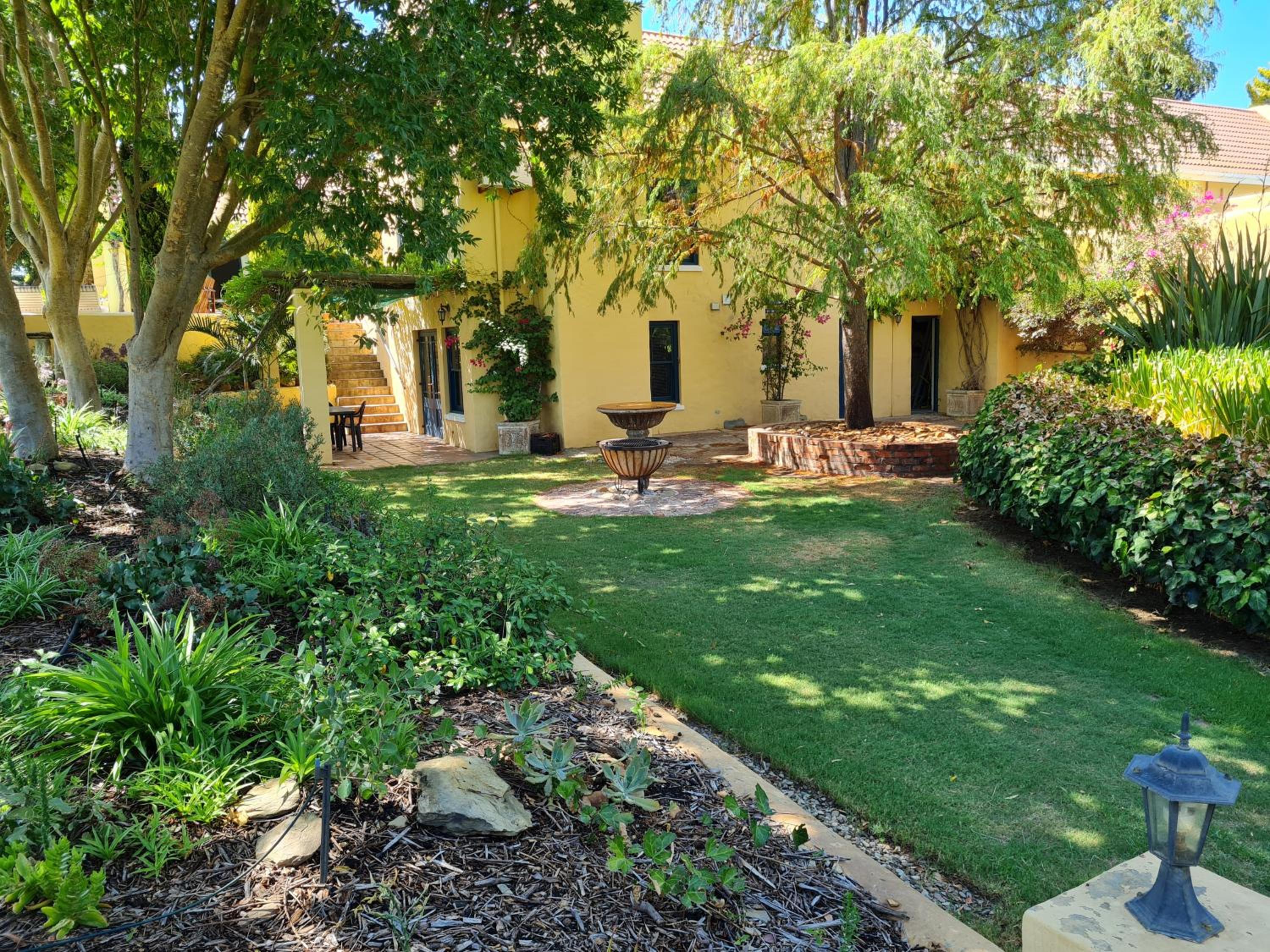 Family Room with Garden View - Photo 18