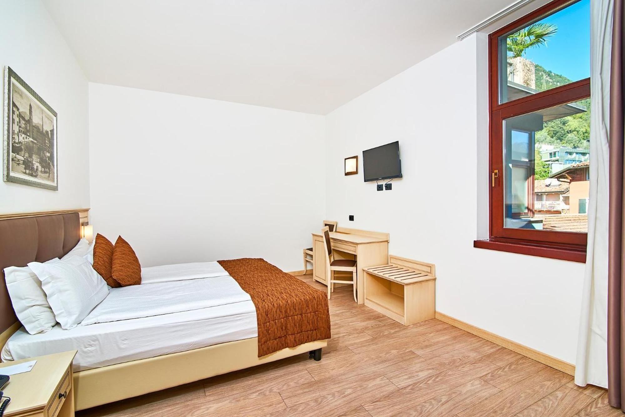 Classic Double or Twin Room photo 2