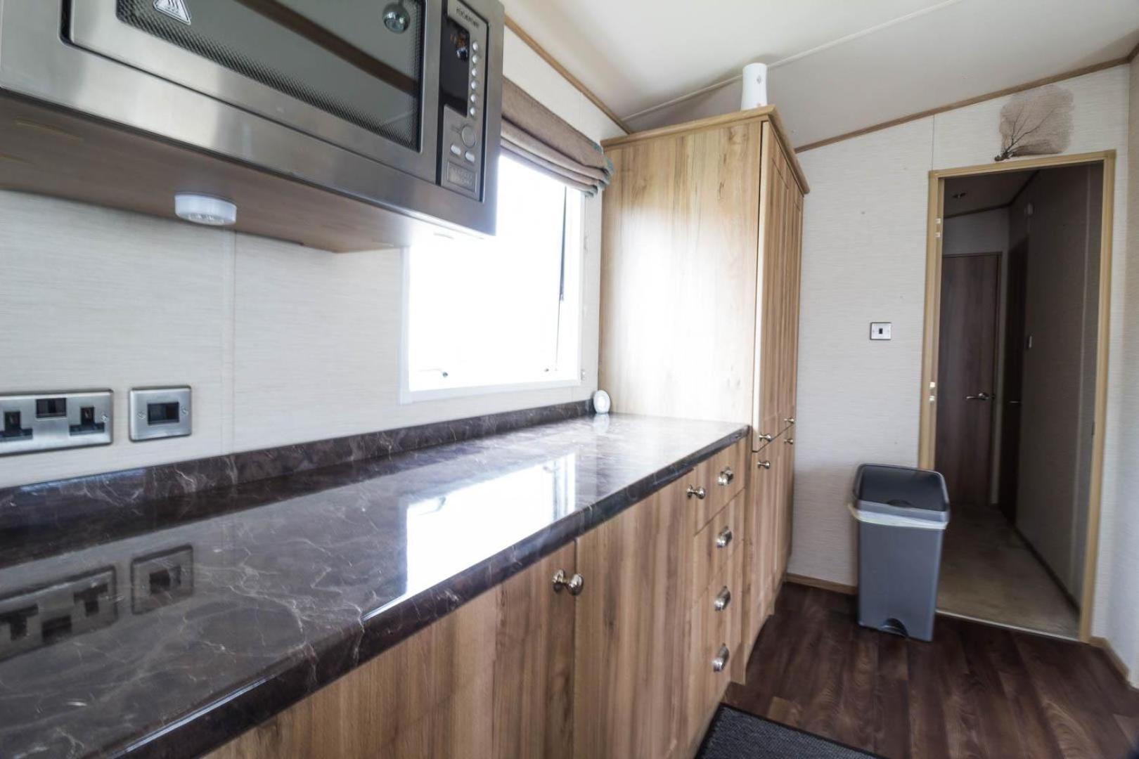 Mobile Home photo 3