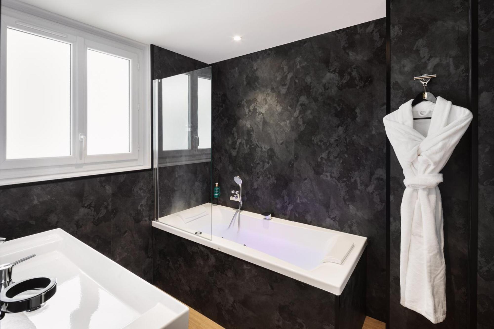 Deluxe Double Room - Photo 2