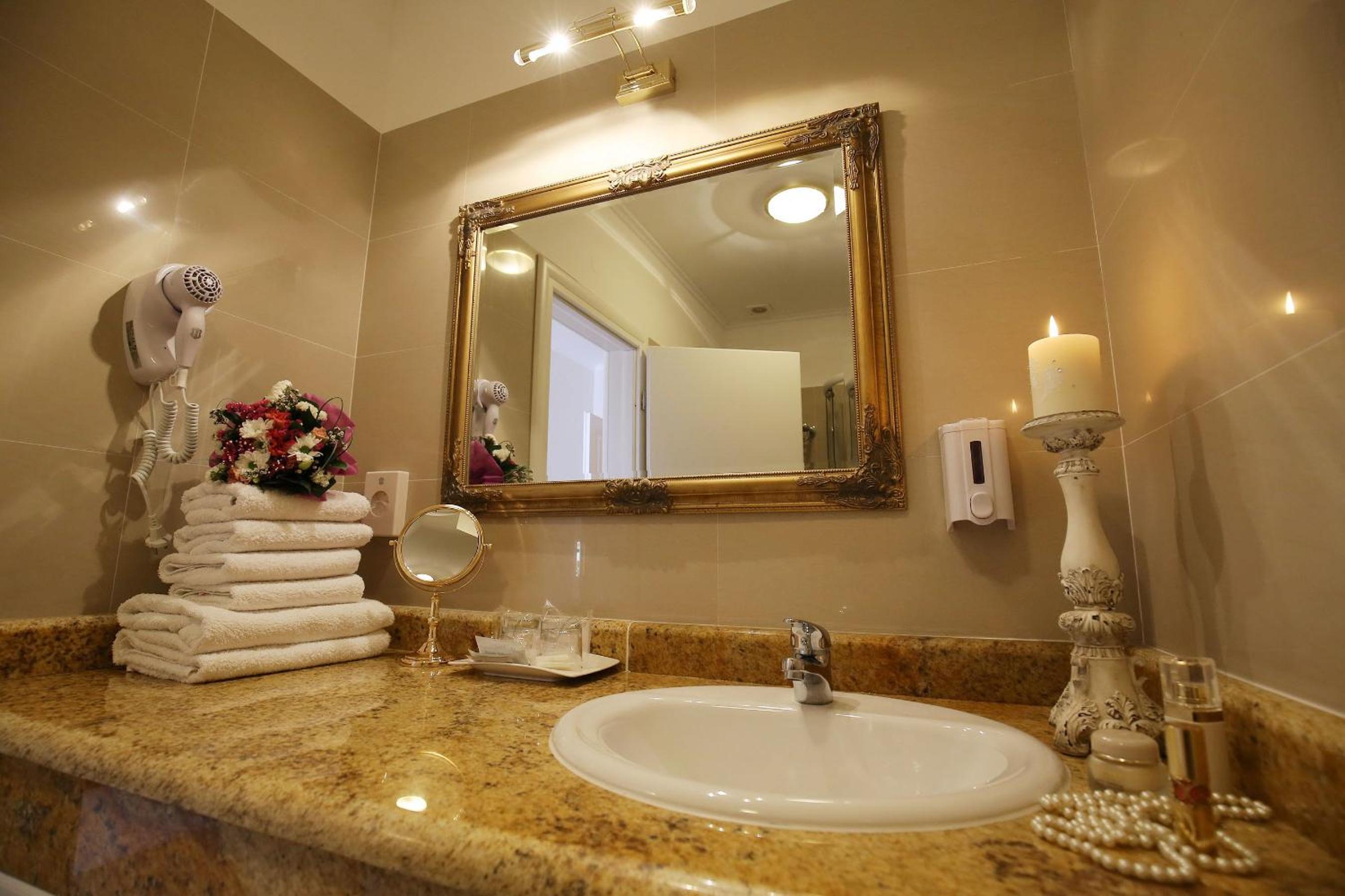 Superior Double Room with Balcony and Sea View - Photo 23