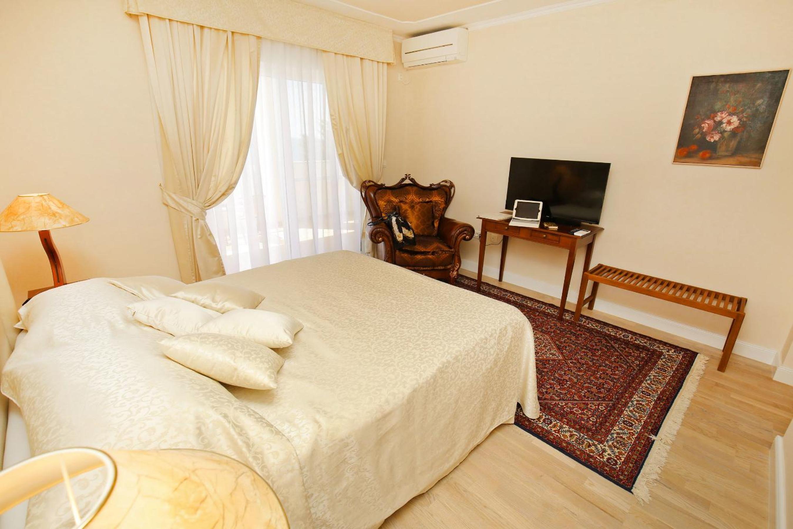 Suite with Balcony and Sea View - Photo 23