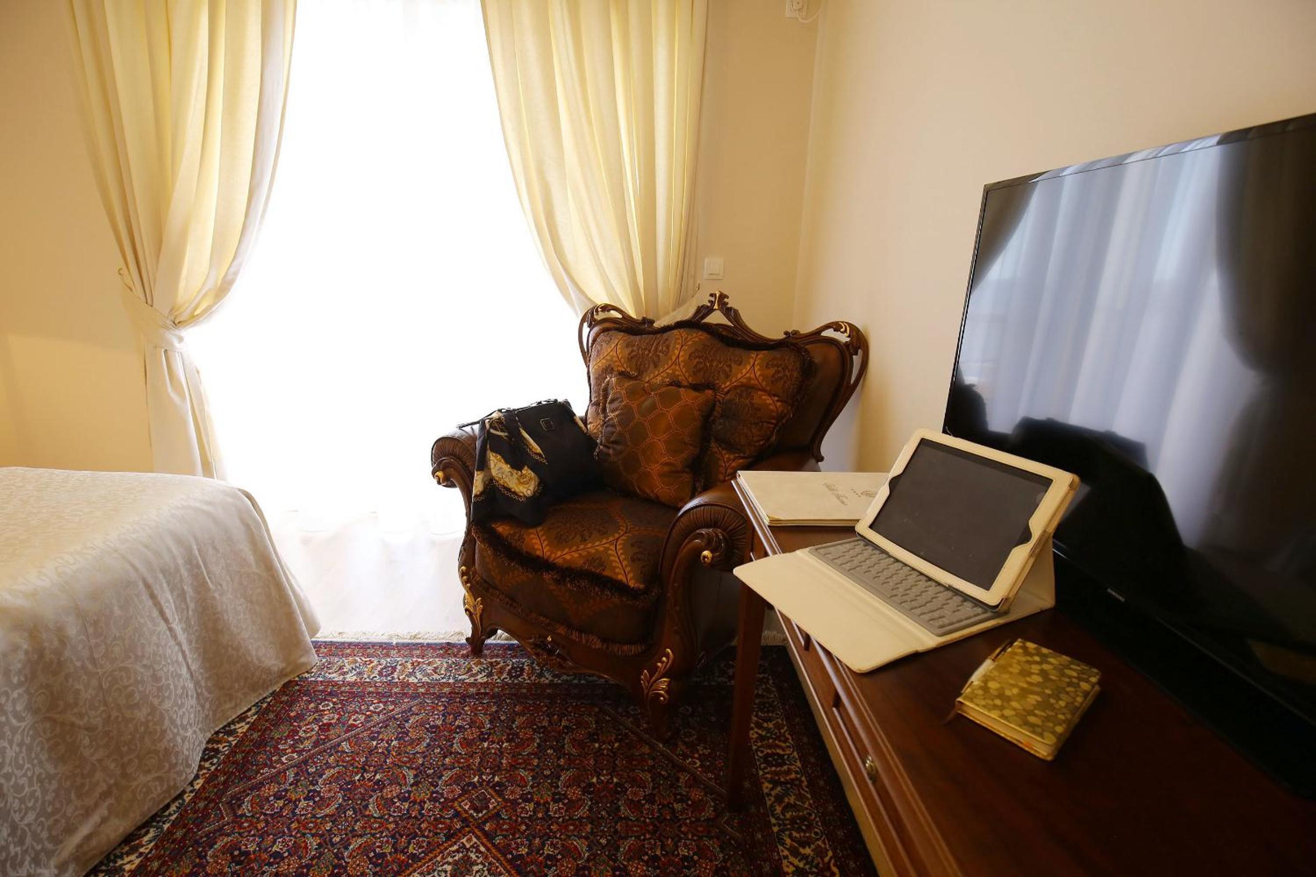 Suite with Balcony and Sea View - Photo 24
