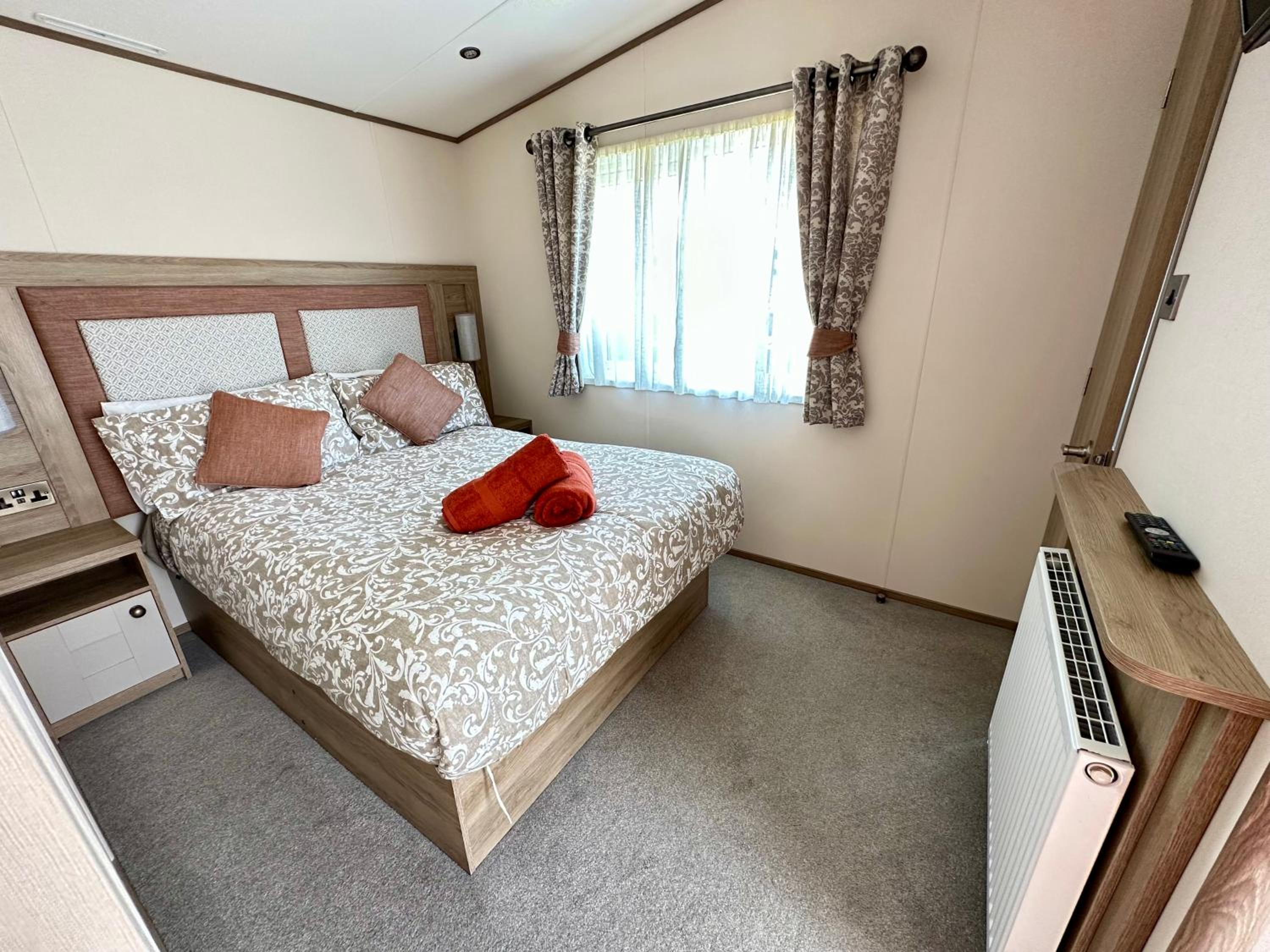 Three-Bedroom House photo 3
