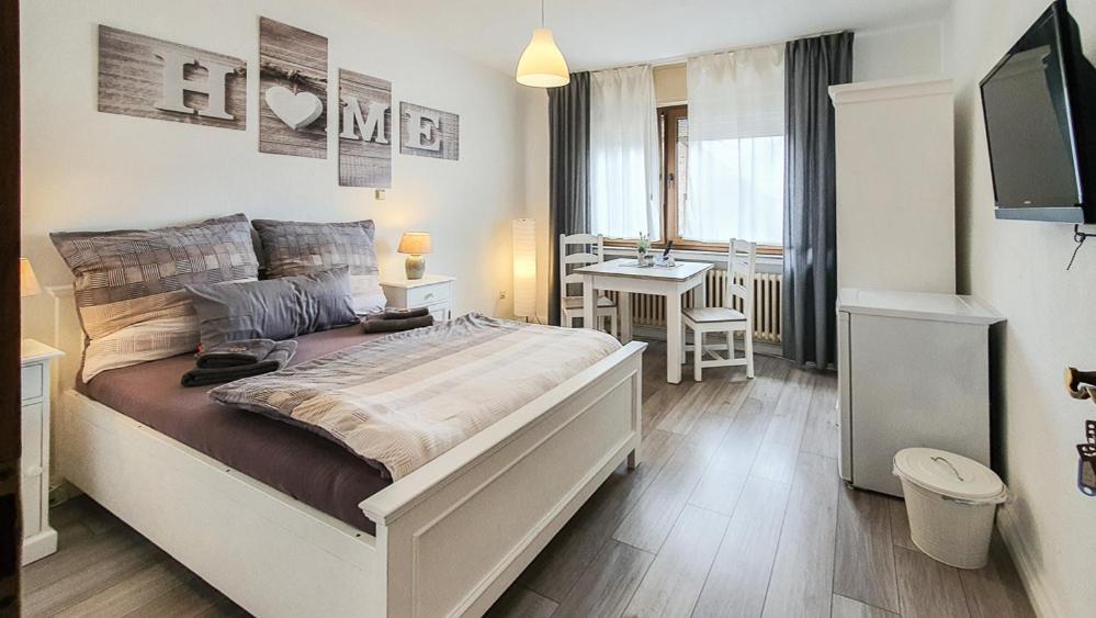 Double Room with Shared Bathroom photo 1