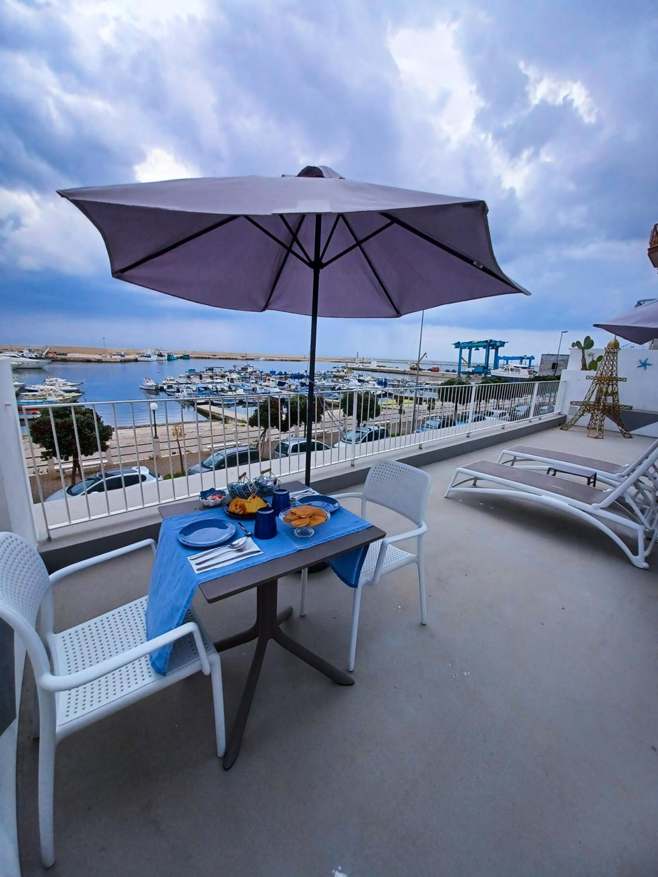 Deluxe Double Room with Sea View - Photo 14