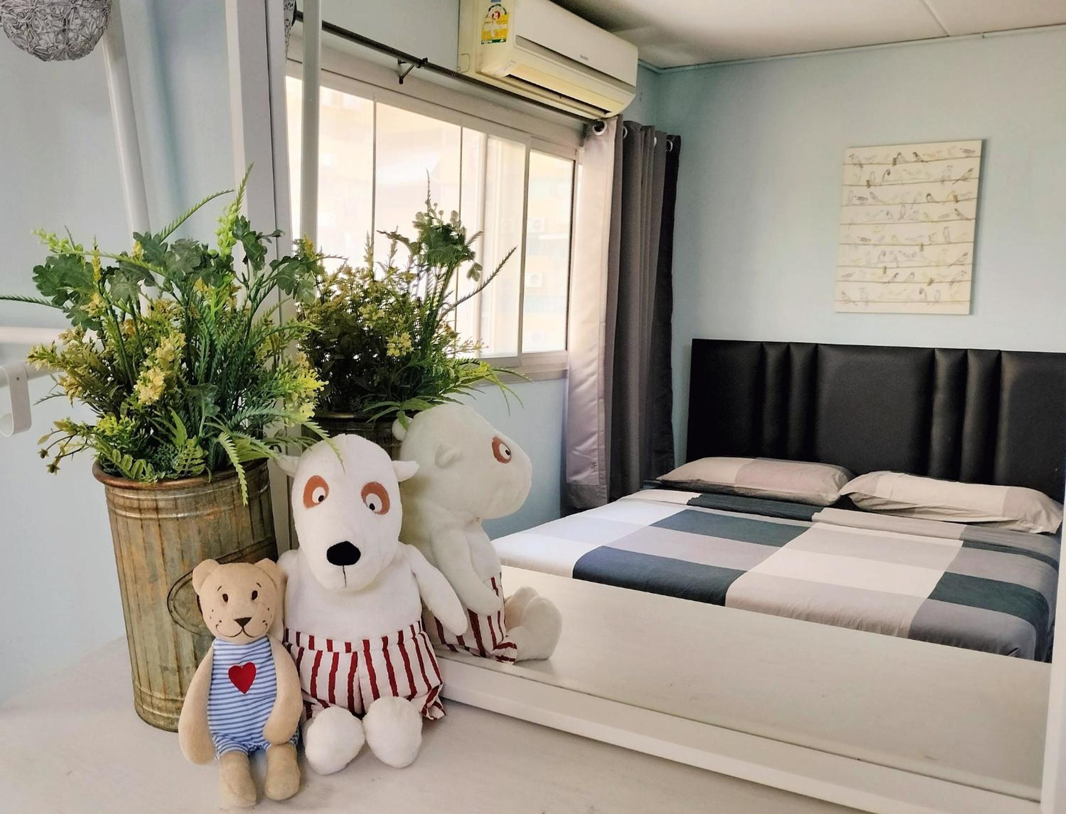 One-Bedroom Apartment - Photo 1