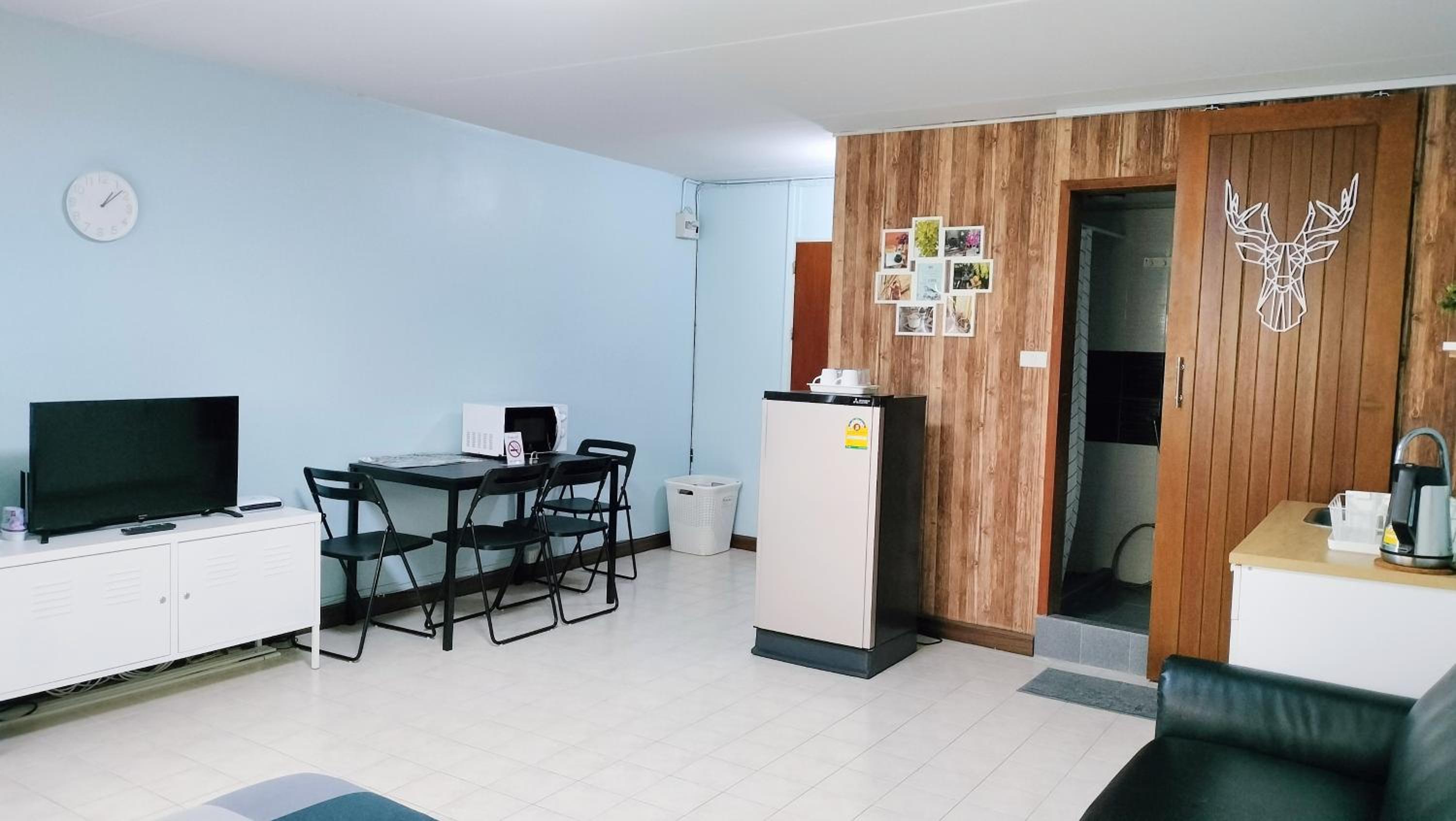 One-Bedroom Apartment - Photo 3