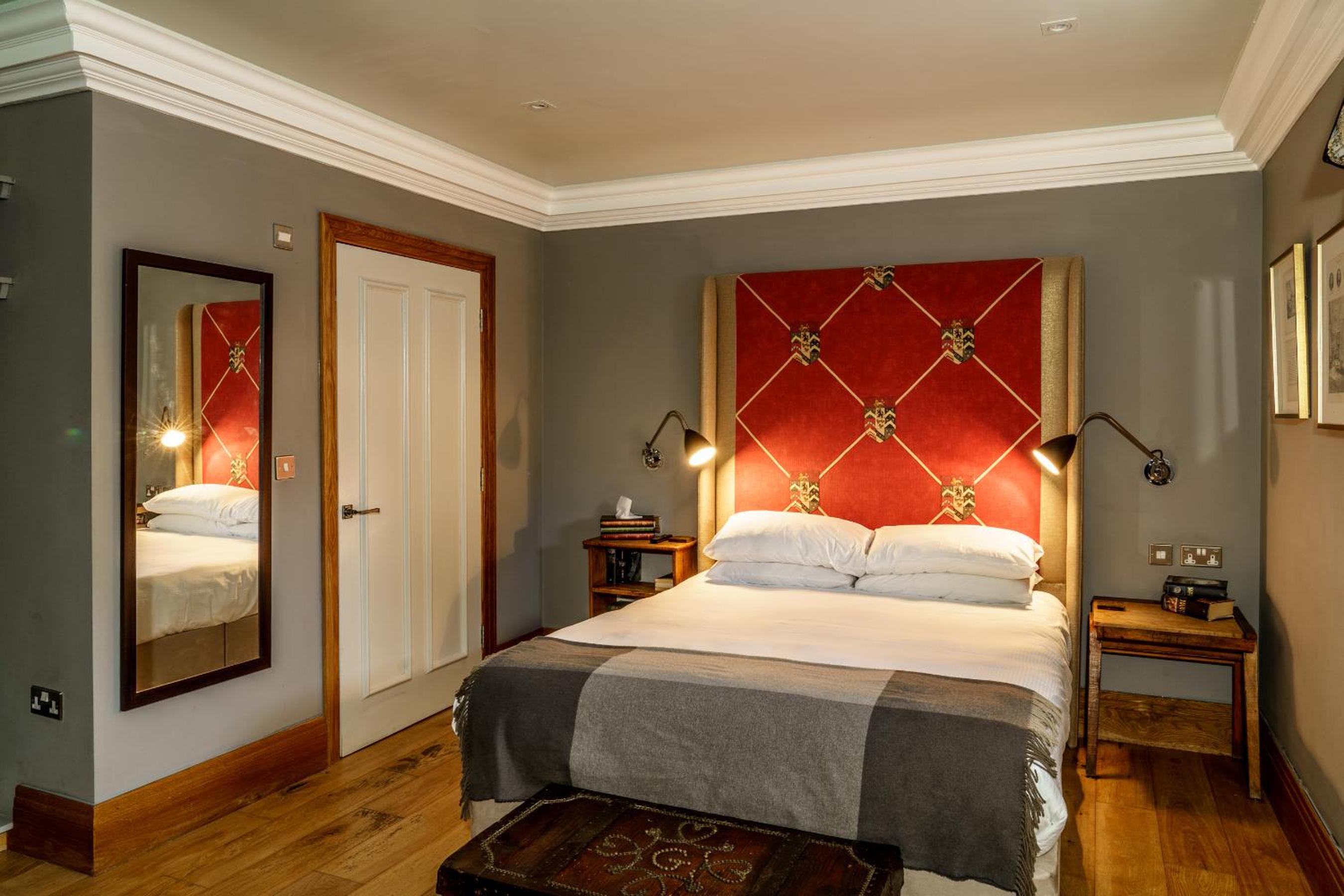 King Room with Roll-In Shower - Disability Access photo 1