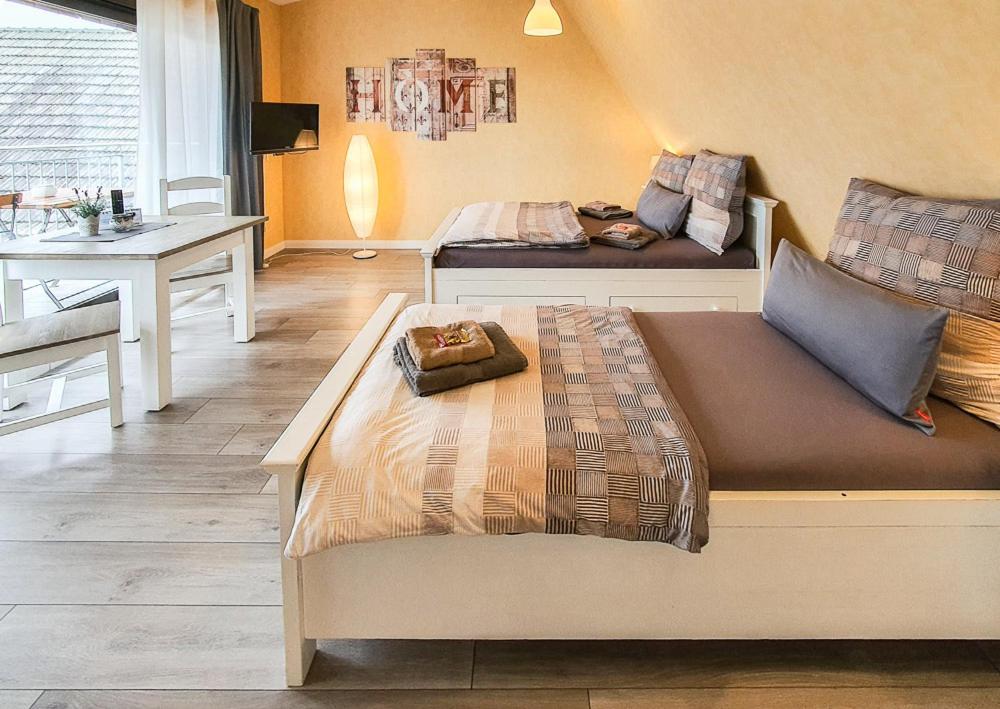 Double or Twin Room with Shared Bathroom photo 1