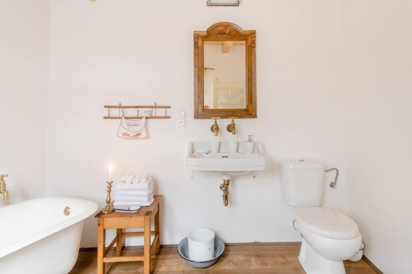 Deluxe Suite with Bath photo 2