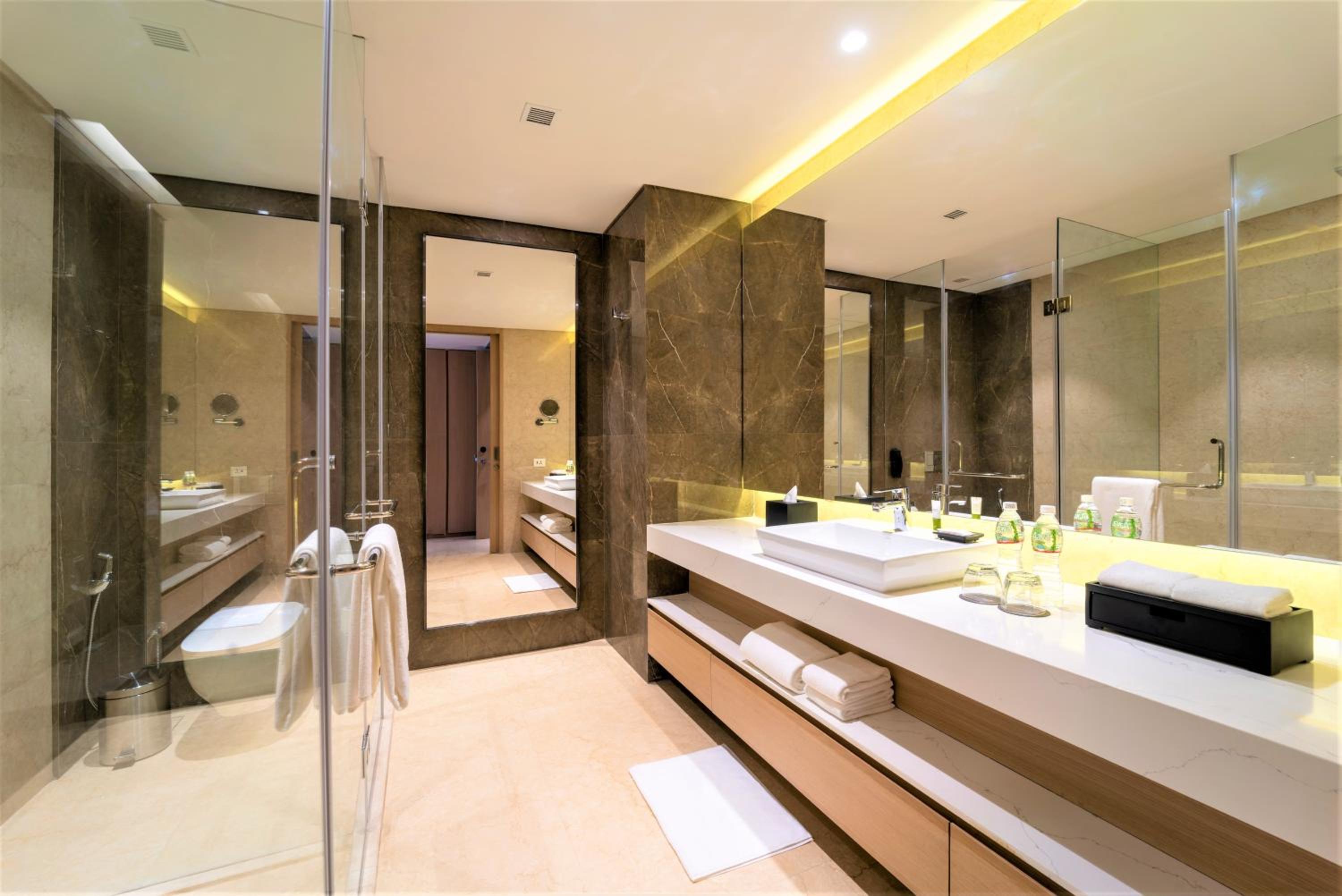 Deluxe King Room with City View - 20% Discount on F&B and Laundry Service - Photo 5