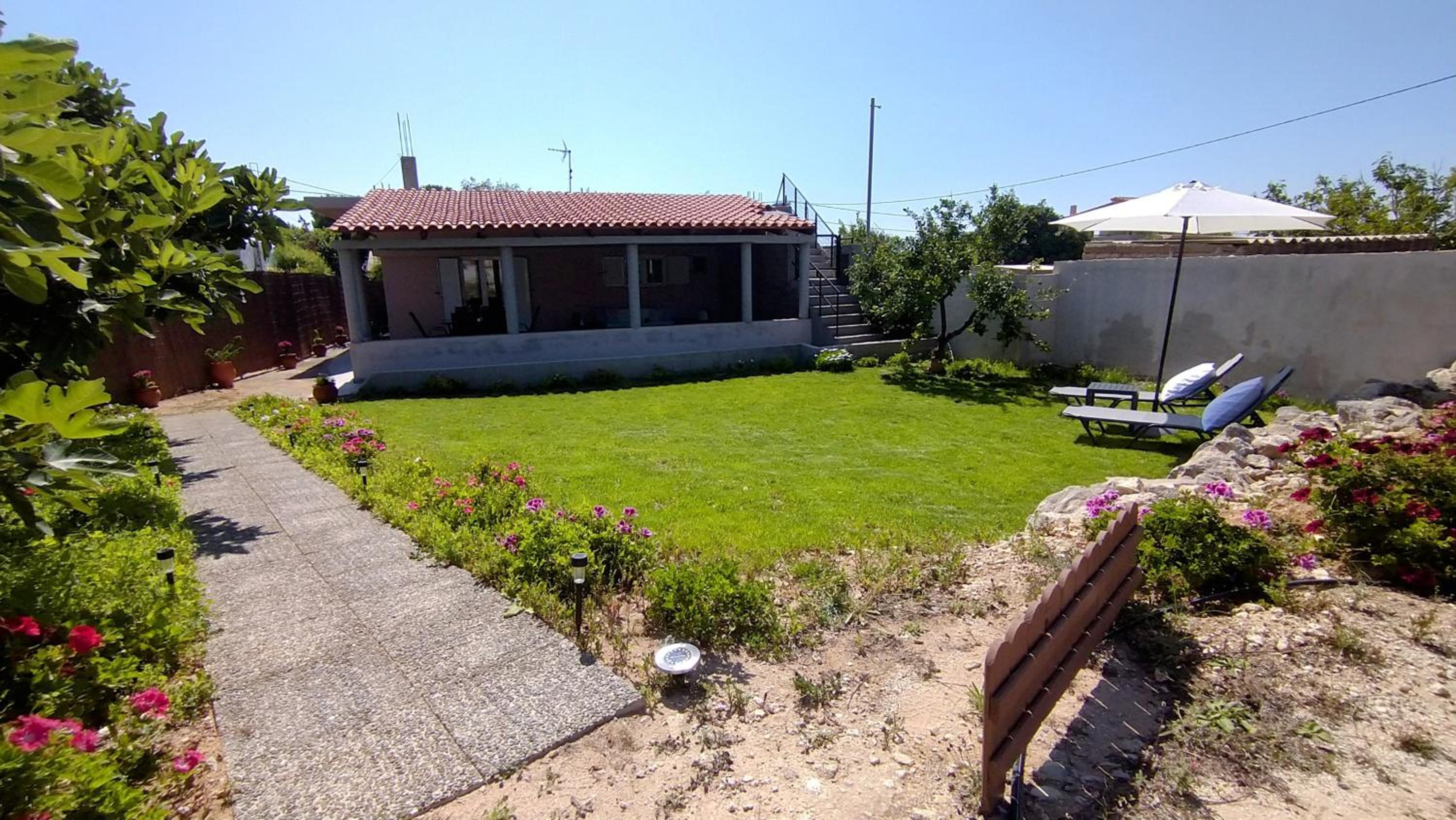 Three-Bedroom House photo 2