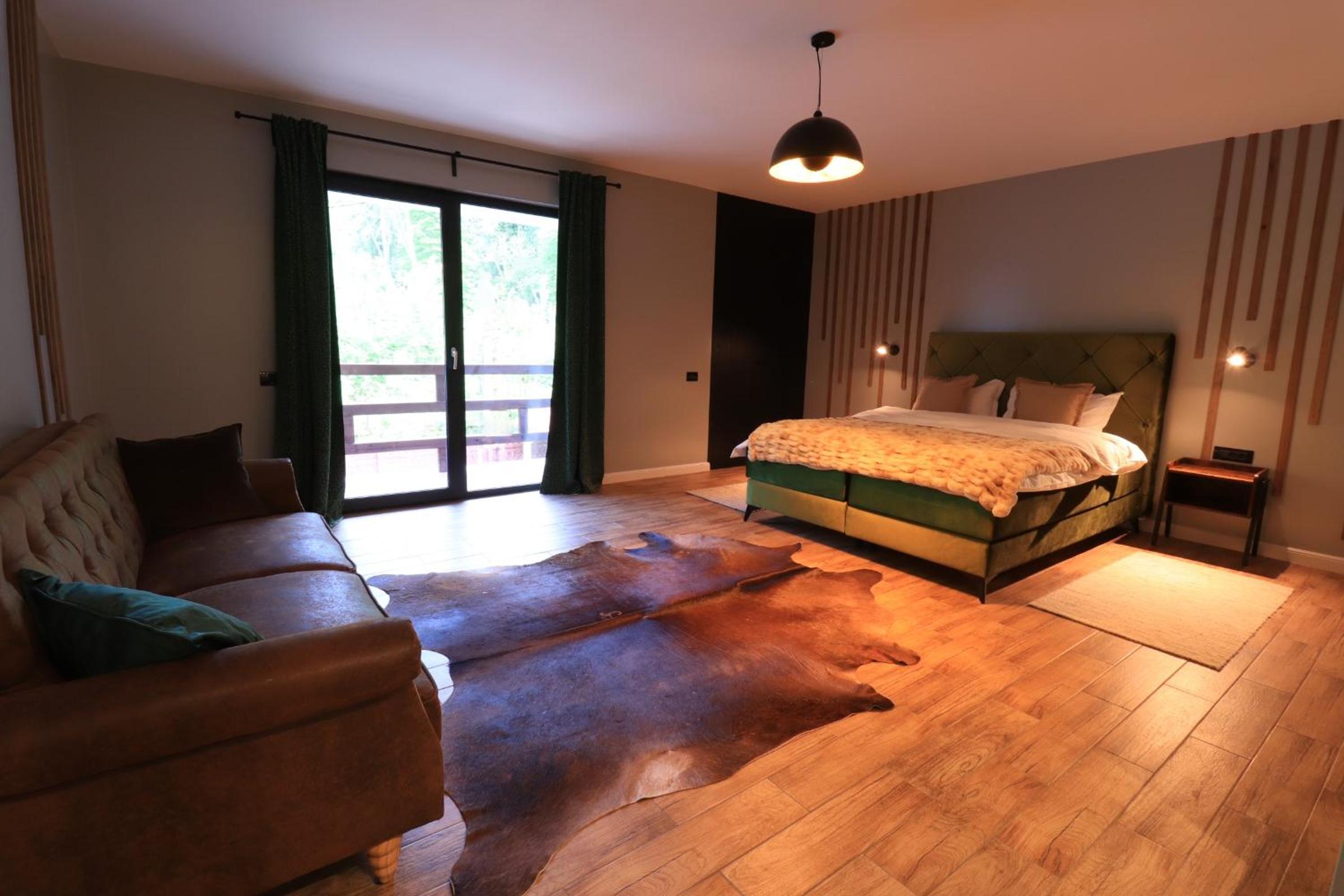Deluxe Family Room photo 1