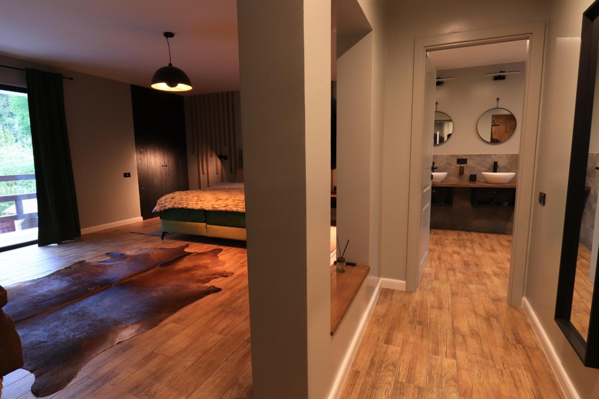 Deluxe Family Room photo 2